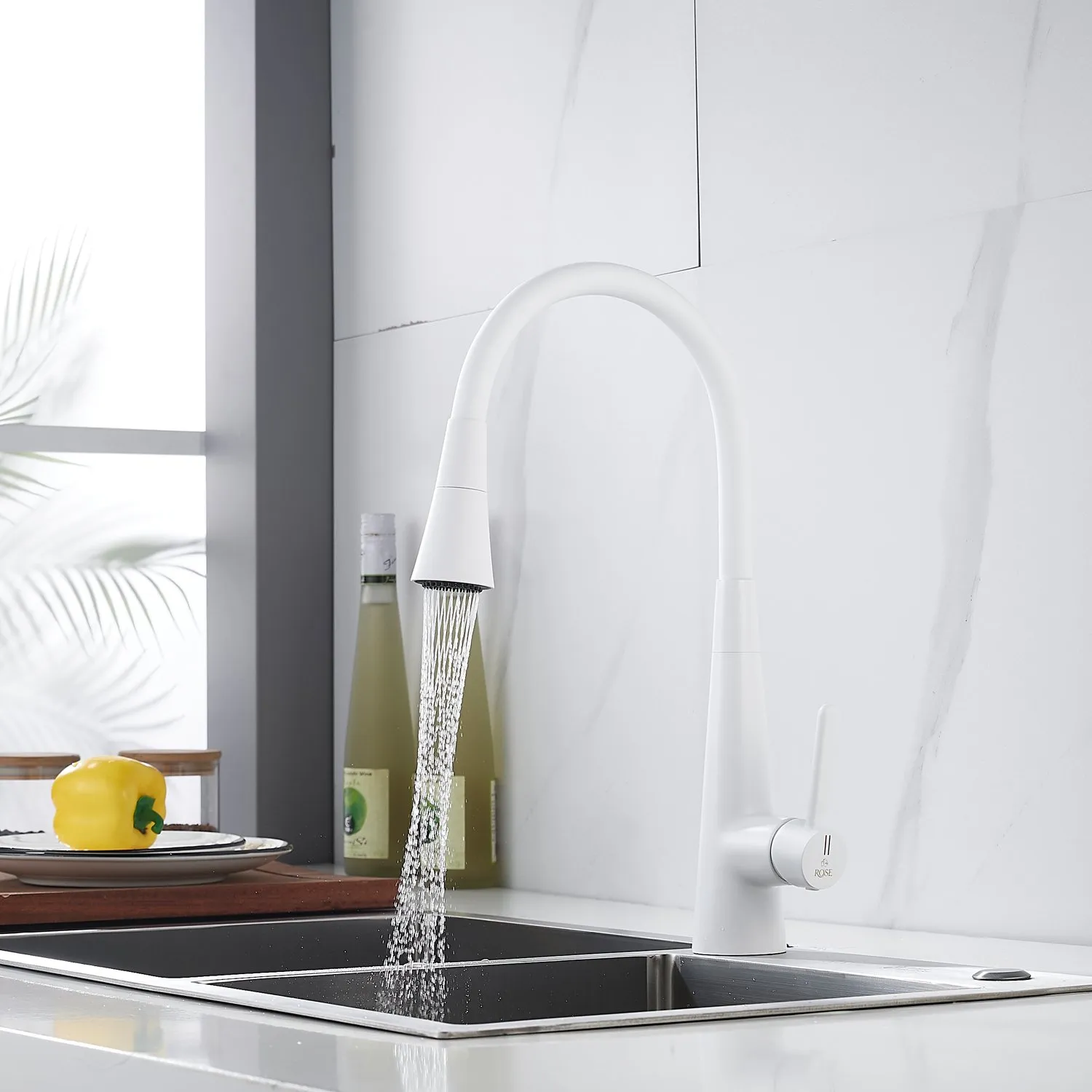 Смеситель для кухни с гибким изливом и режимом "душ" Rose R213C, белый
