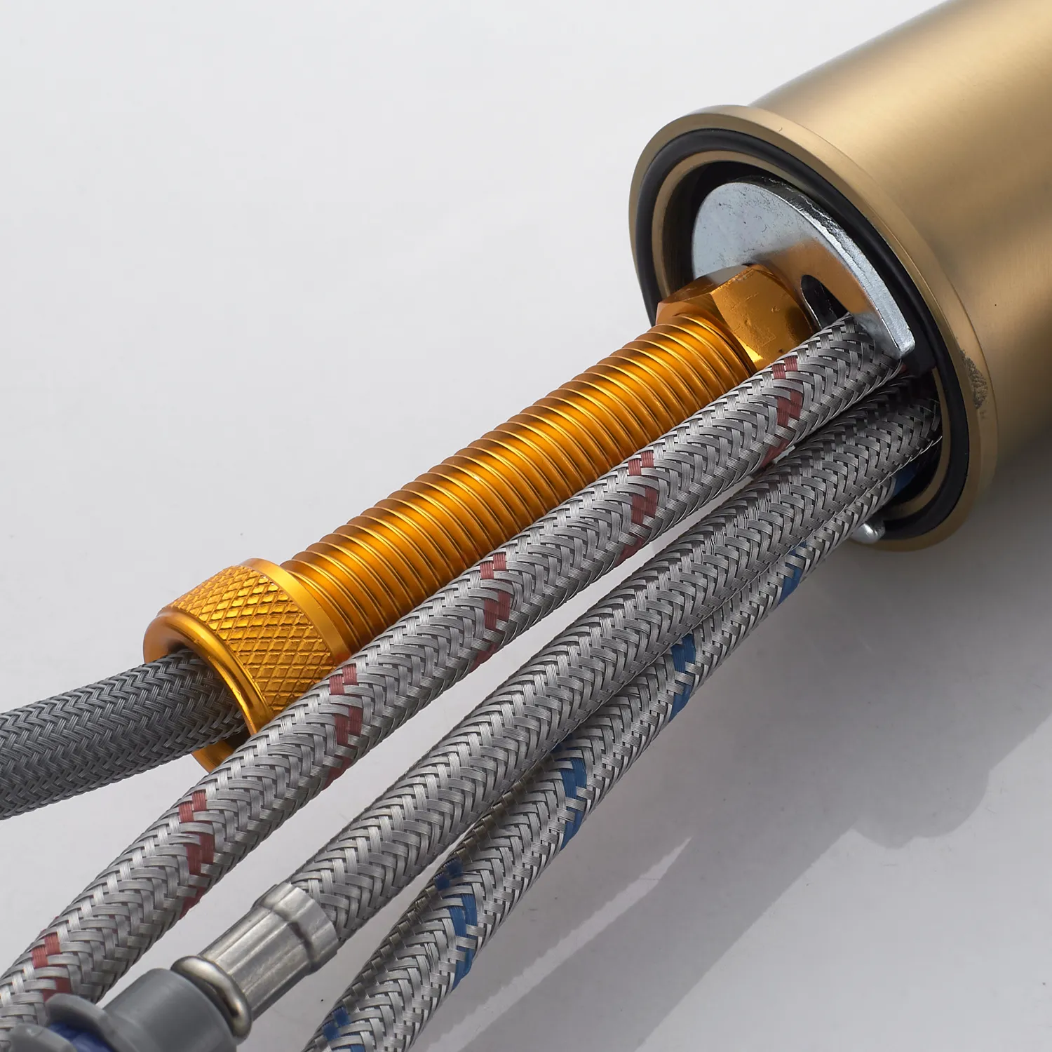 Смеситель для кухни с выдвижным изливом Shevanik S363G, золотой сатин