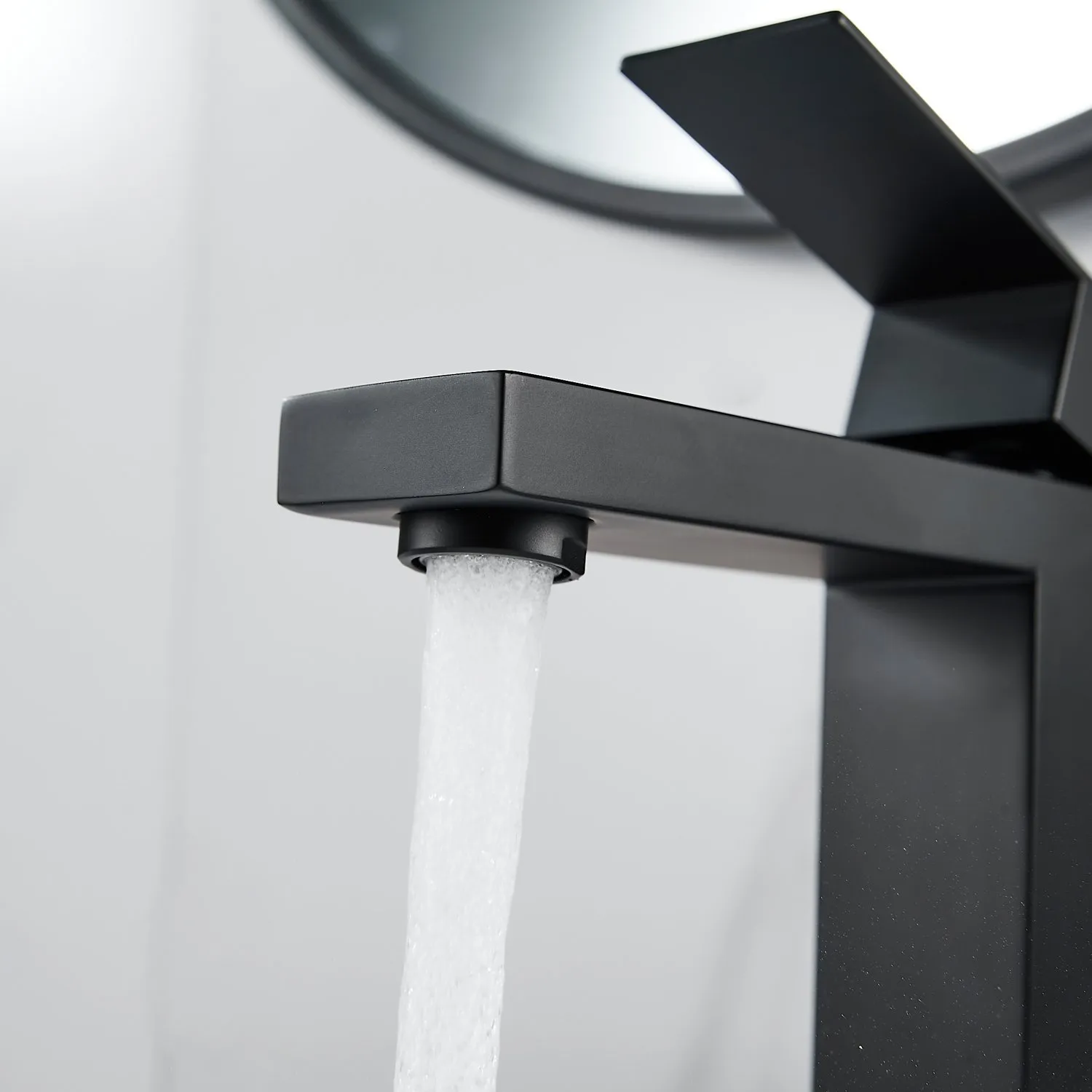 Смеситель для раковины Shevanik S7001H, черный