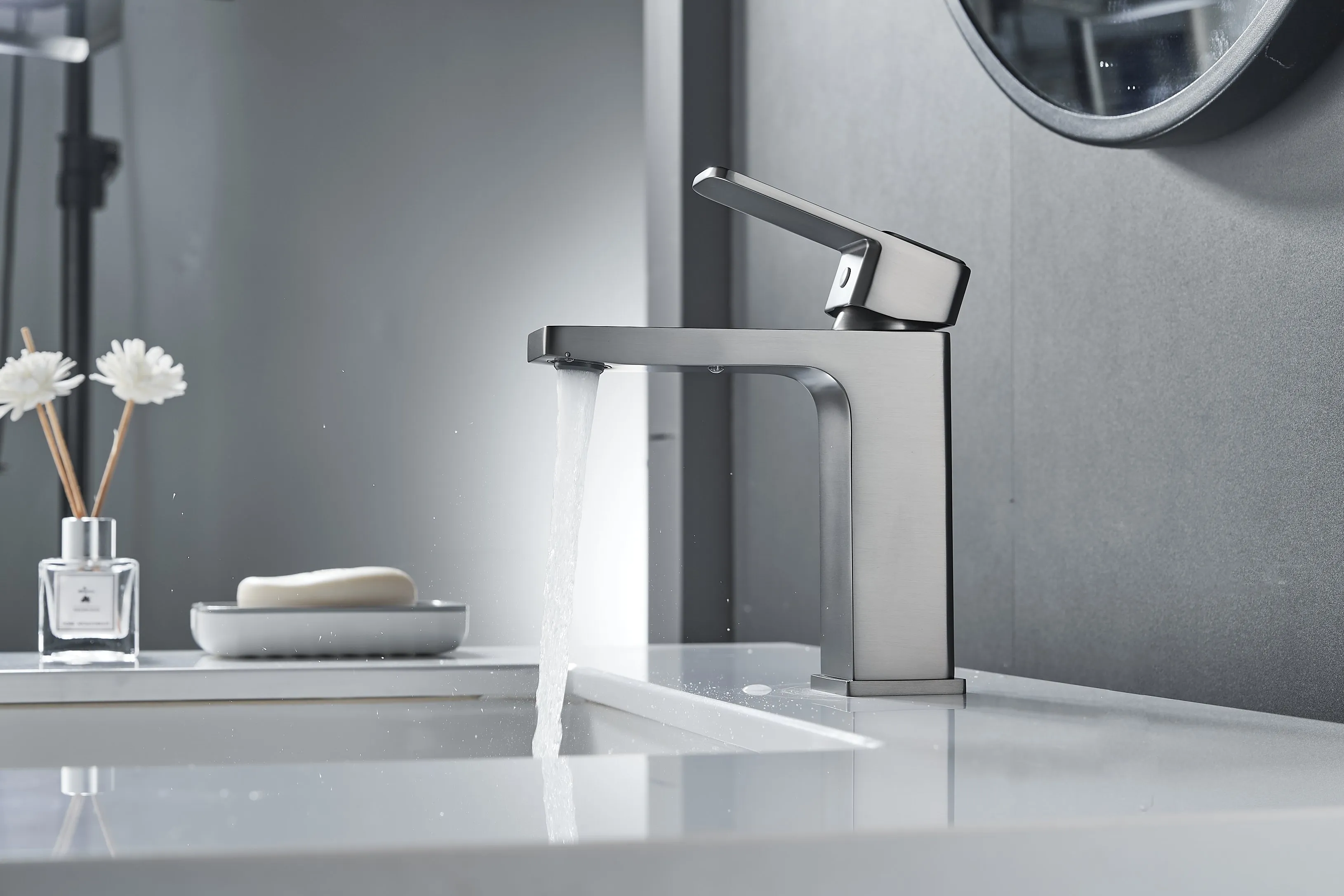 Смеситель для раковины Shevanik S9701T, оружейная сталь