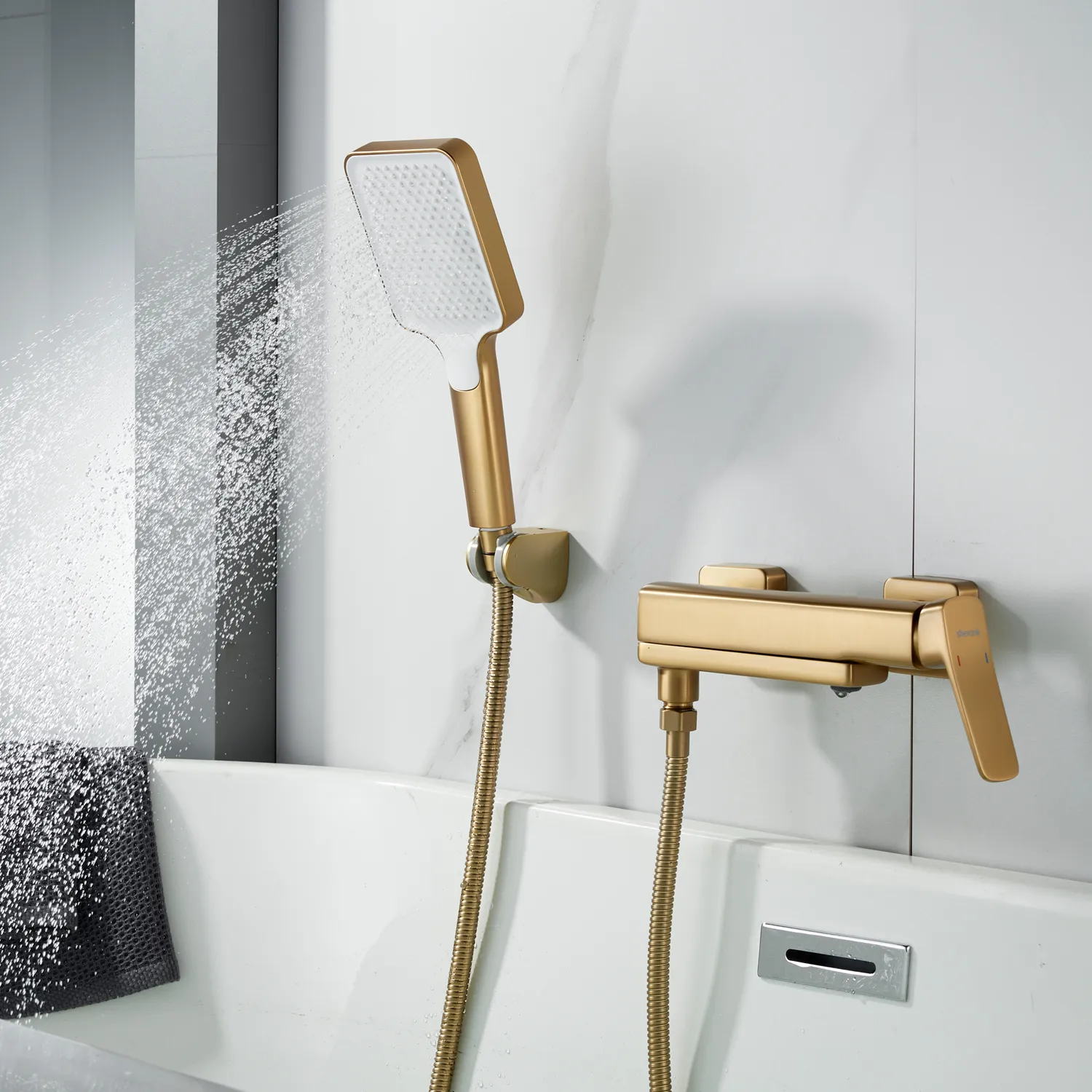 Смеситель для ванны Shevanik S9952G, золотой сатин