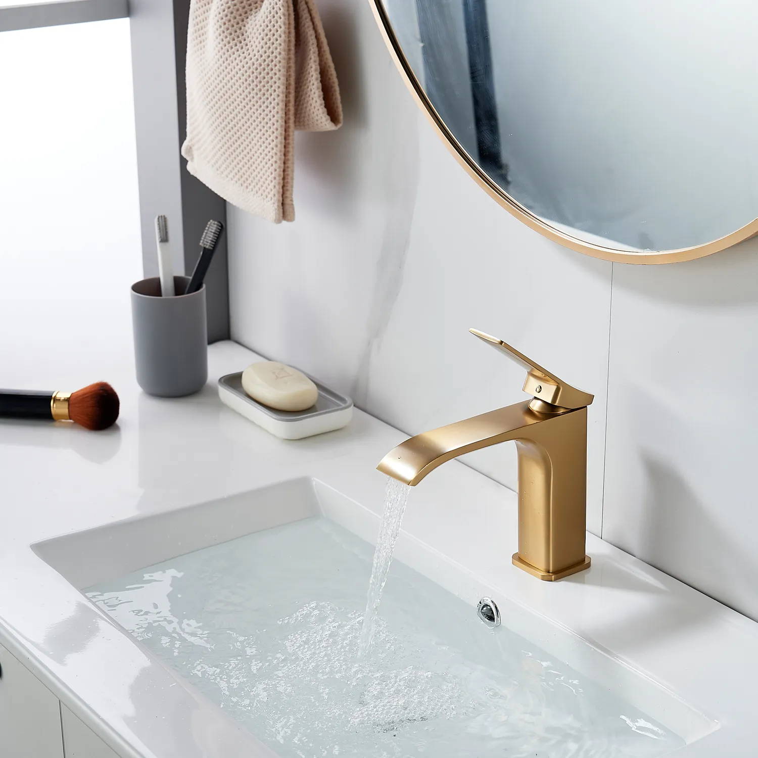 Смеситель для раковины Shevanik S4001G, золотой сатин