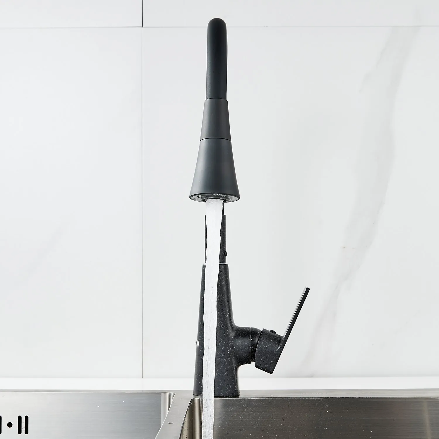 Смеситель для кухни с гибким изливом Raffine F313H-3, черный