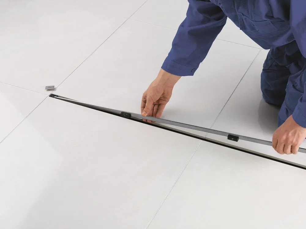 Душевой лоток Viega Advantix Vario Set 704353 с опорами и дизайн-вставкой хром матовый