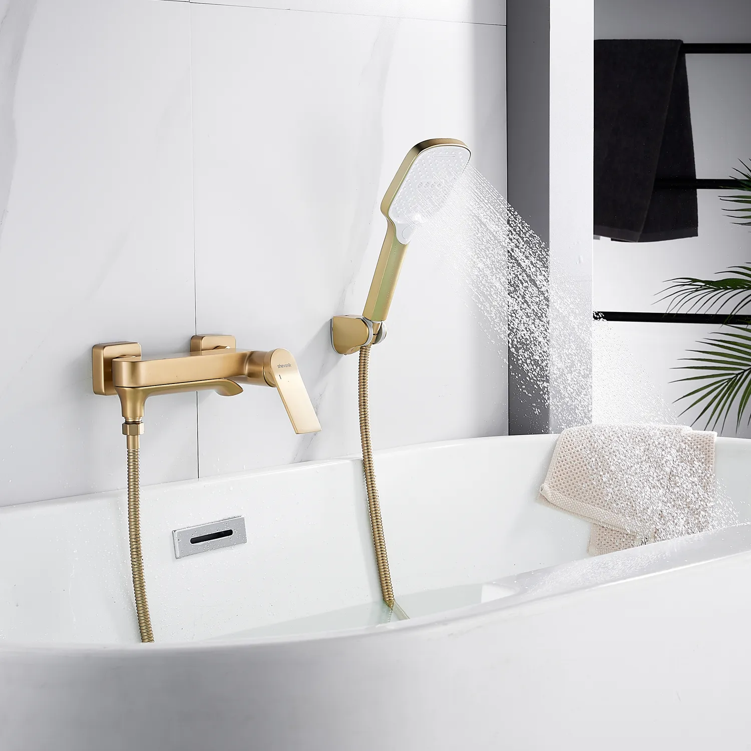 Смеситель для ванны Shevanik S4102G, золотой сатин