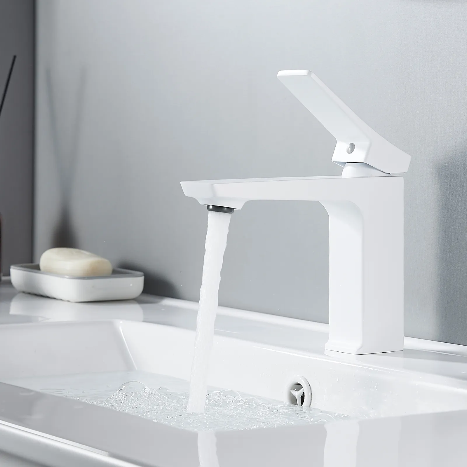 Смеситель для раковины Shevanik S4401C, белый