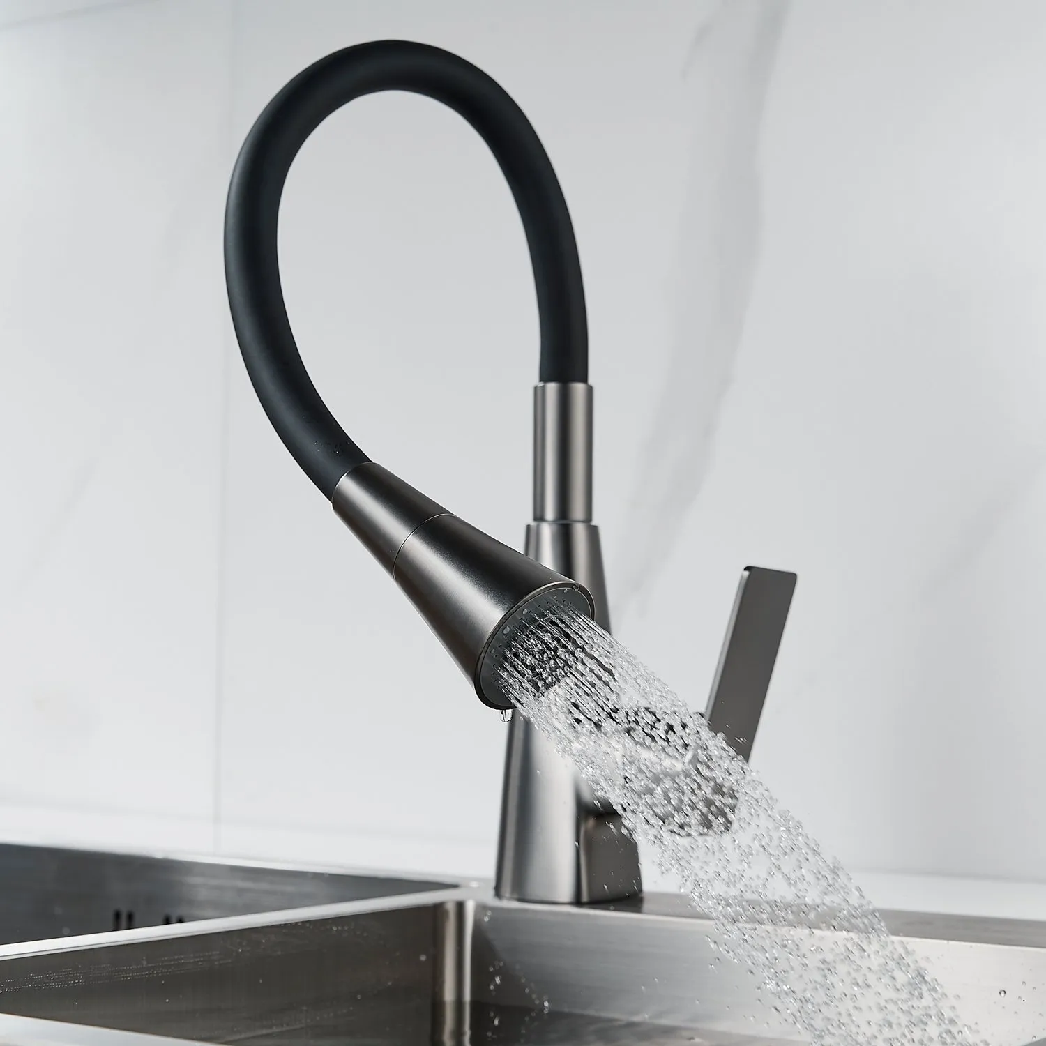 Смеситель для кухни с гибким изливом Shevanik S543T-3, оружейная сталь/черный