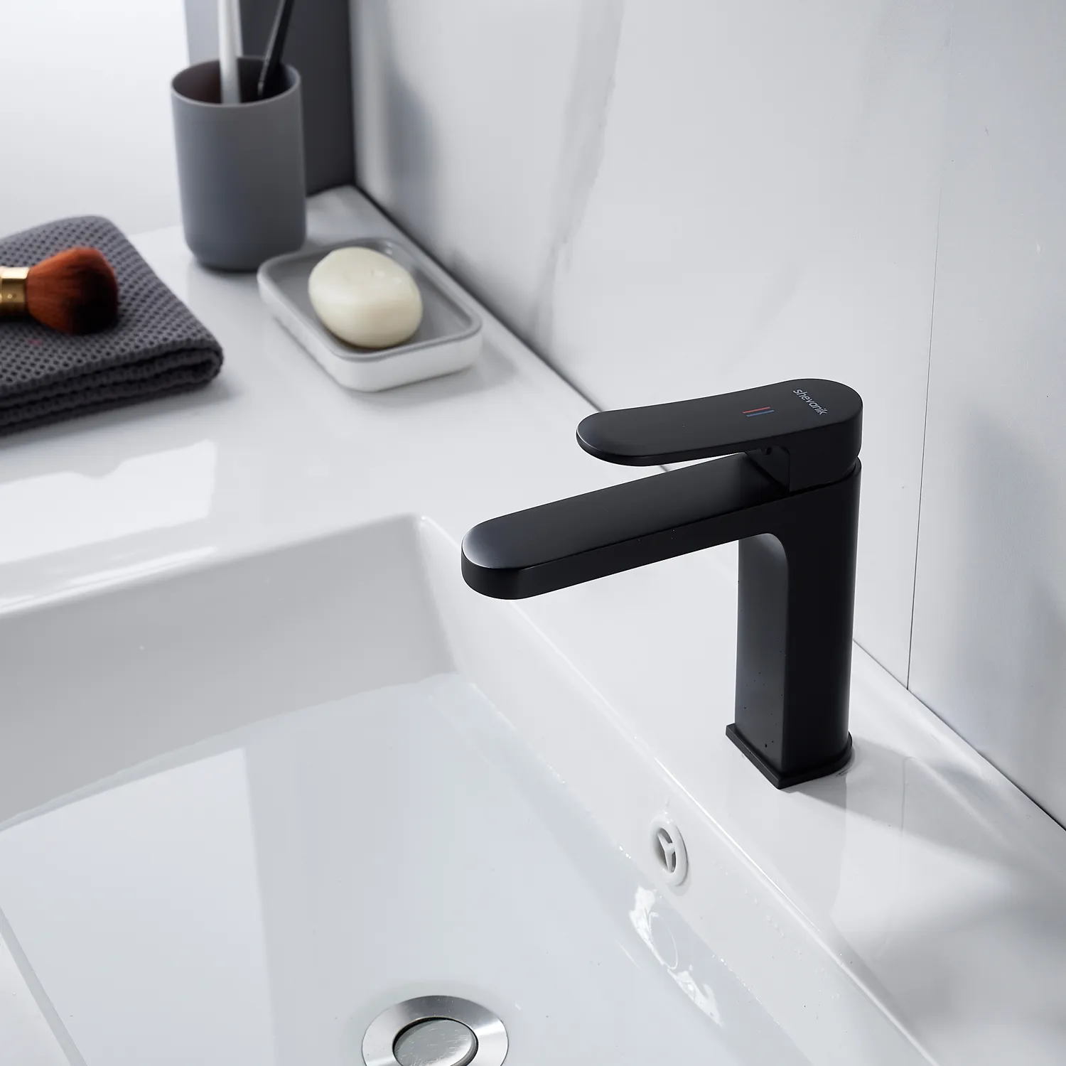 Смеситель для раковины Shevanik S4501H, черный