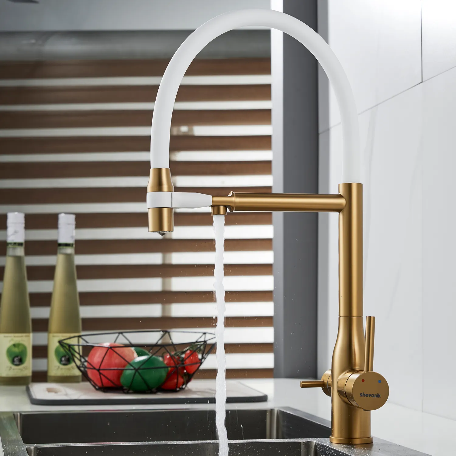 Смеситель для кухни с гибким изливом и подключением фильтра Shevanik S378G, золотой сатин/белый