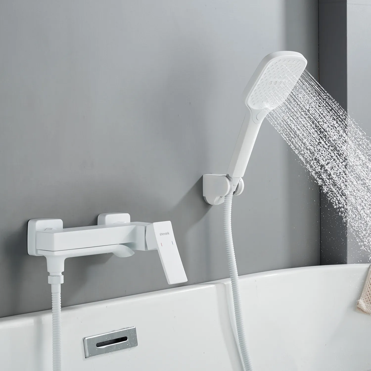 Смеситель для ванны Shevanik S4002C, белый