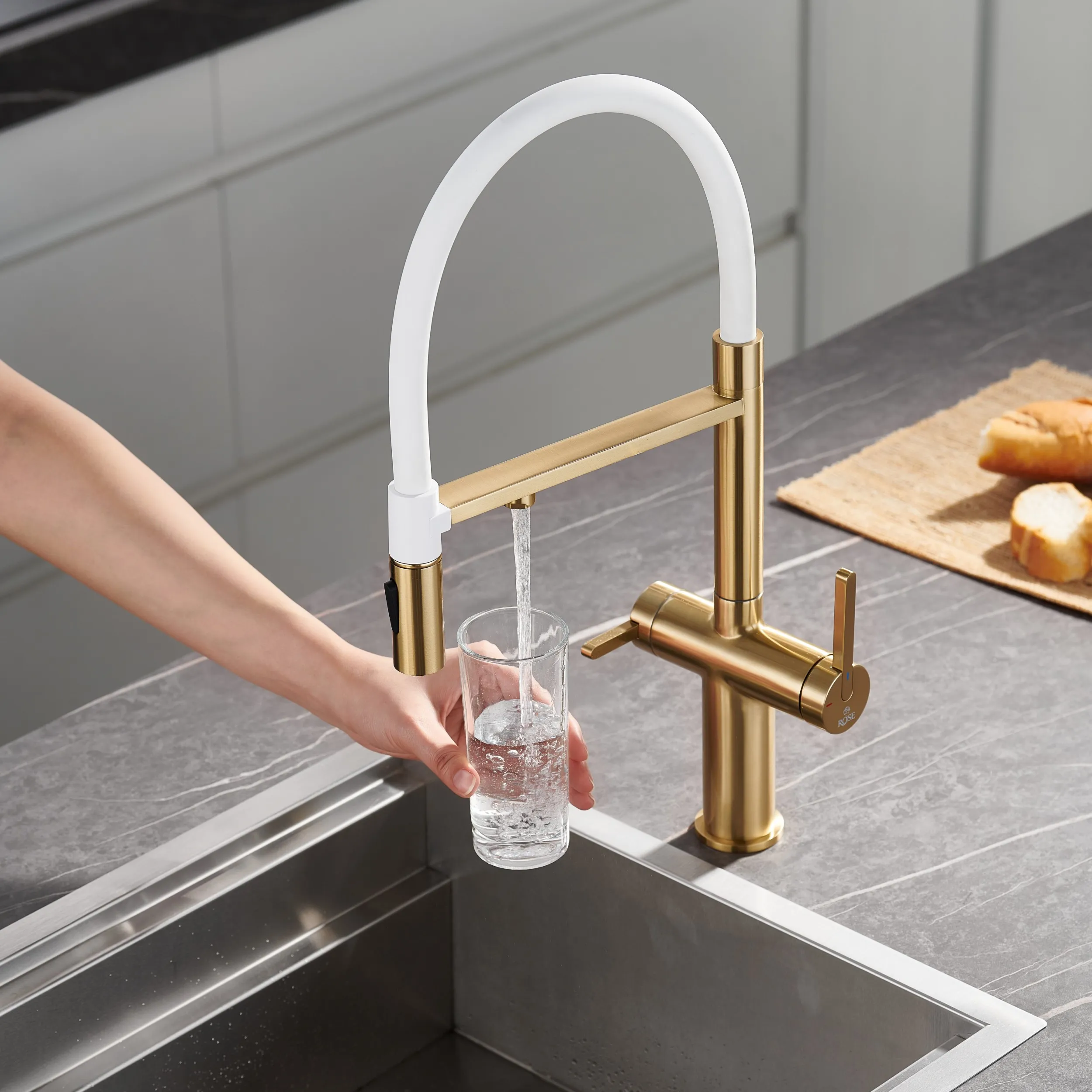 Смеситель для кухни с подключением фильтра для воды Rose R458G, золотой сатин