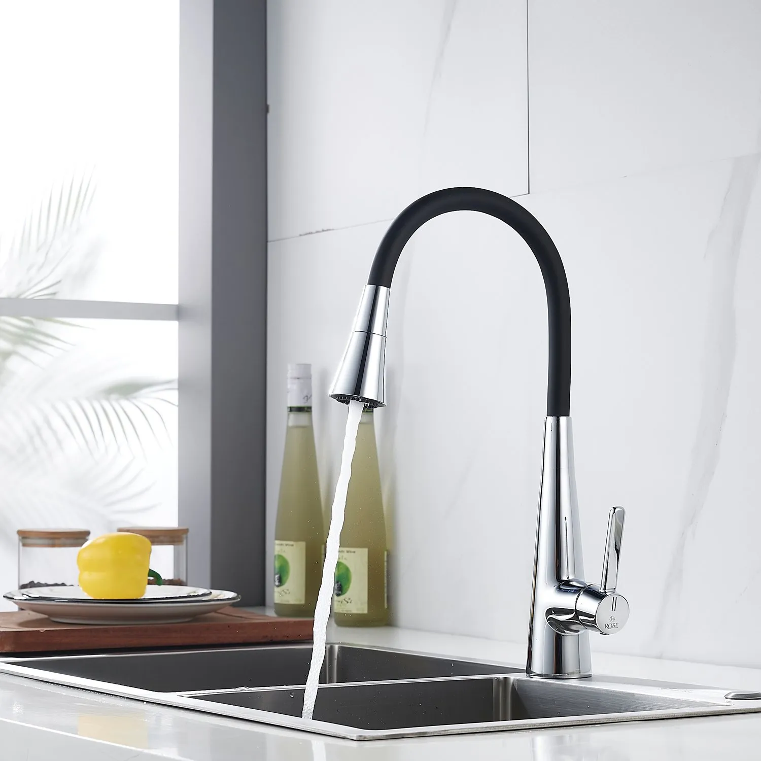 Смеситель для кухни с гибким изливом и режимом "душ" Rose R213, хром