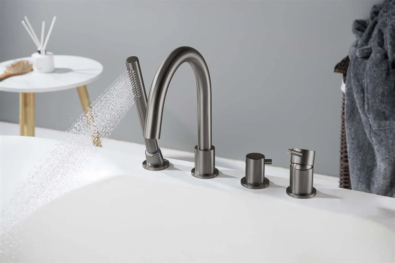 AQ1348BGM ЕВРОПА смеситель на борт ванны на 4 отв., шлиф. черный хром