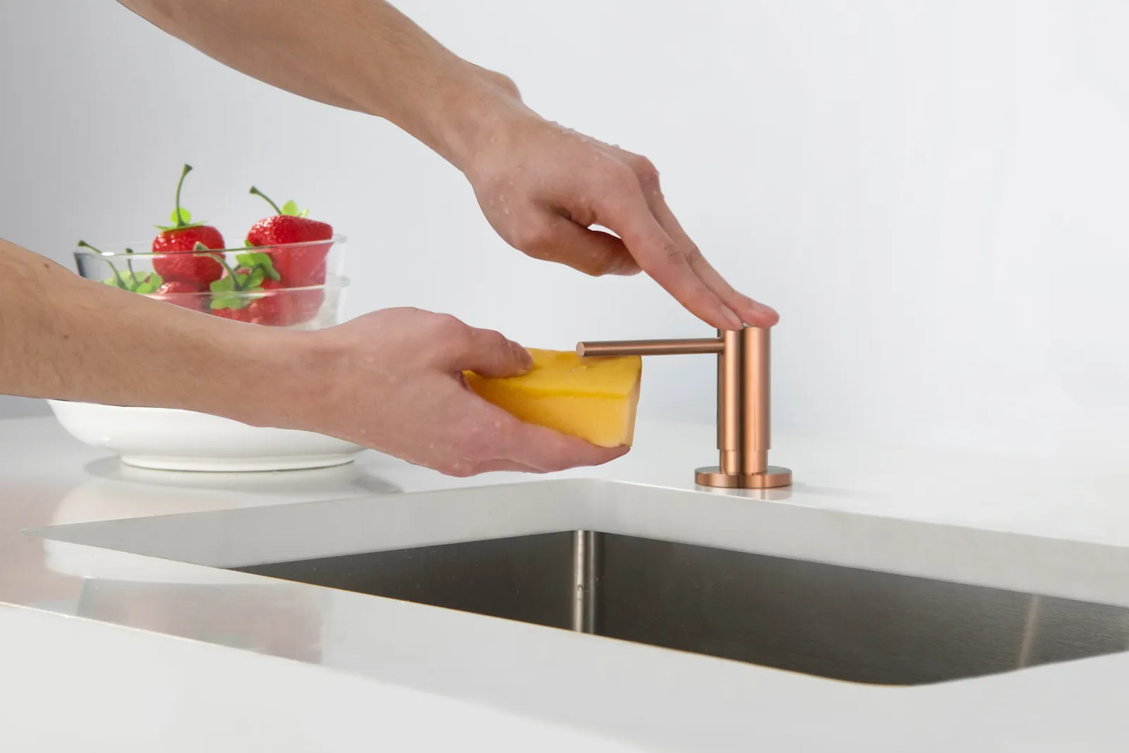 Дозатор встраиваемый Timo Saona розовое золото (13139/19)