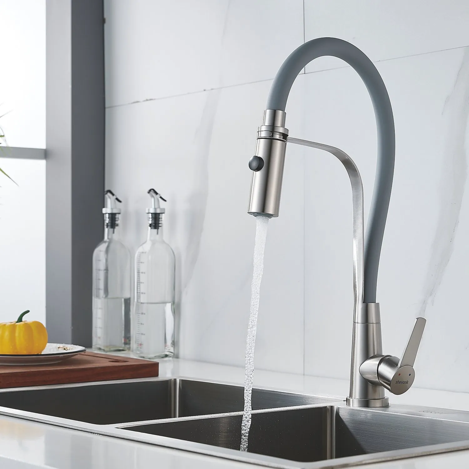 Смеситель для кухни с гибким изливом и режимом "душ" Shevanik S943L-9, сатин