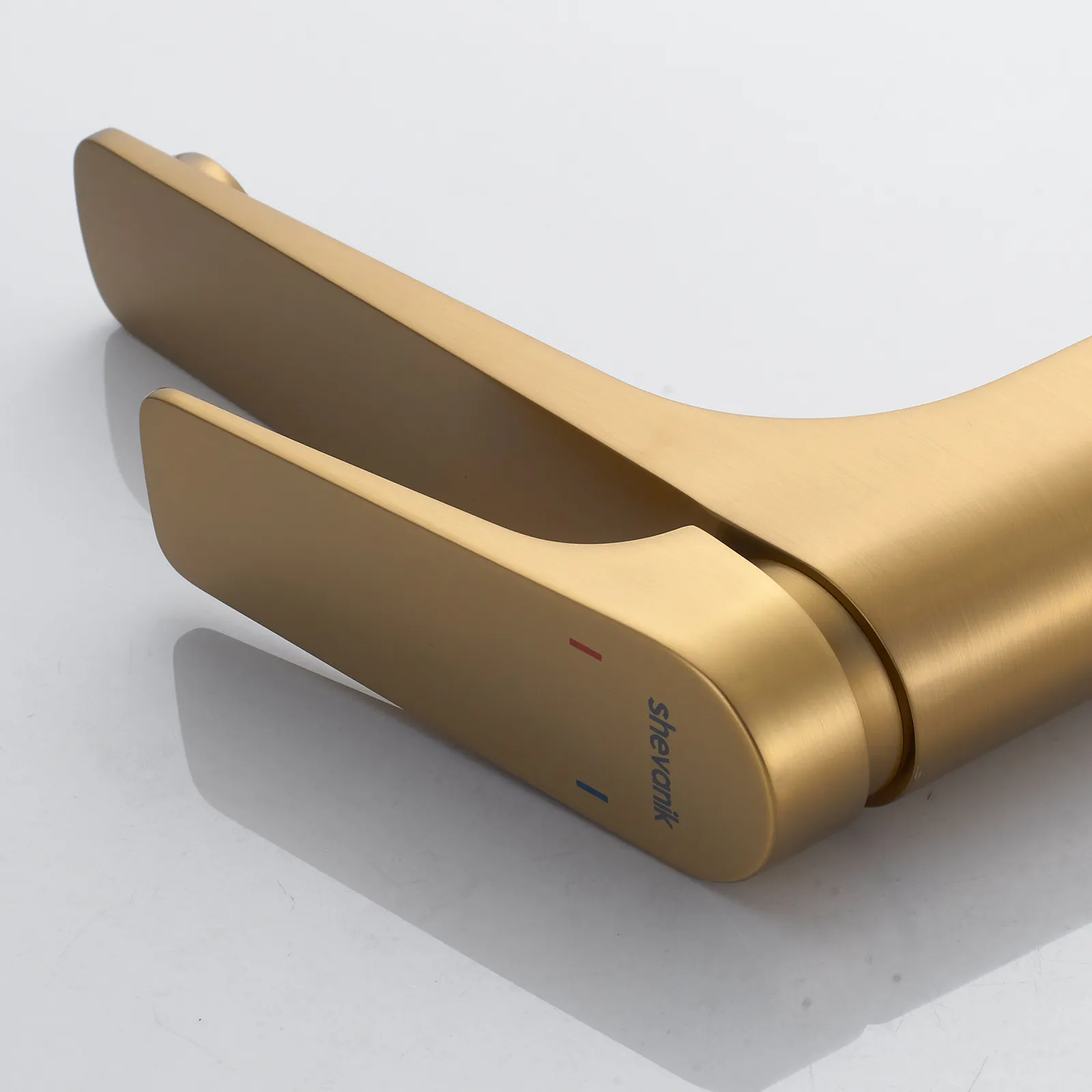 Смеситель для раковины высокий Shevanik S4211G, золотой сатин