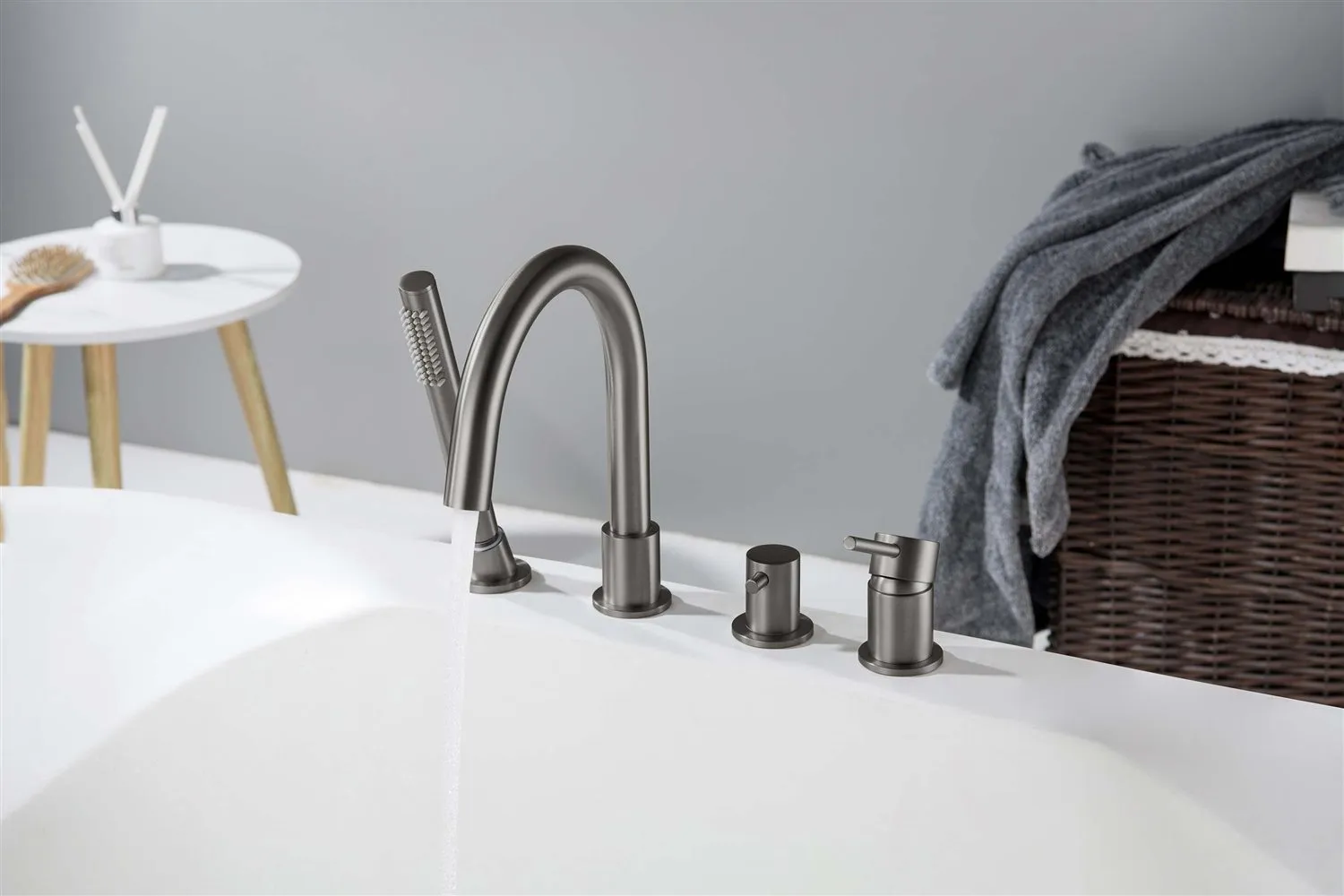 AQ1348BGM ЕВРОПА смеситель на борт ванны на 4 отв., шлиф. черный хром