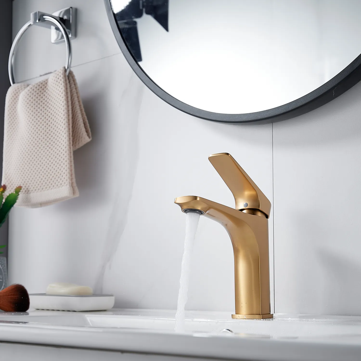 Смеситель для раковины Shevanik S4201G, золотой сатин