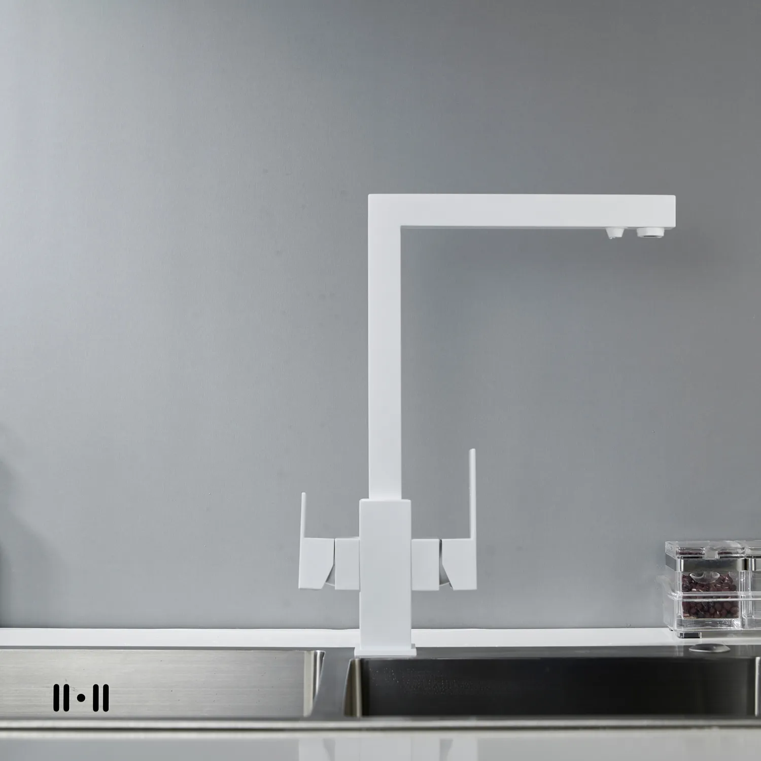 Смеситель для кухни с подключением фильтра Shevanik S148C, белый