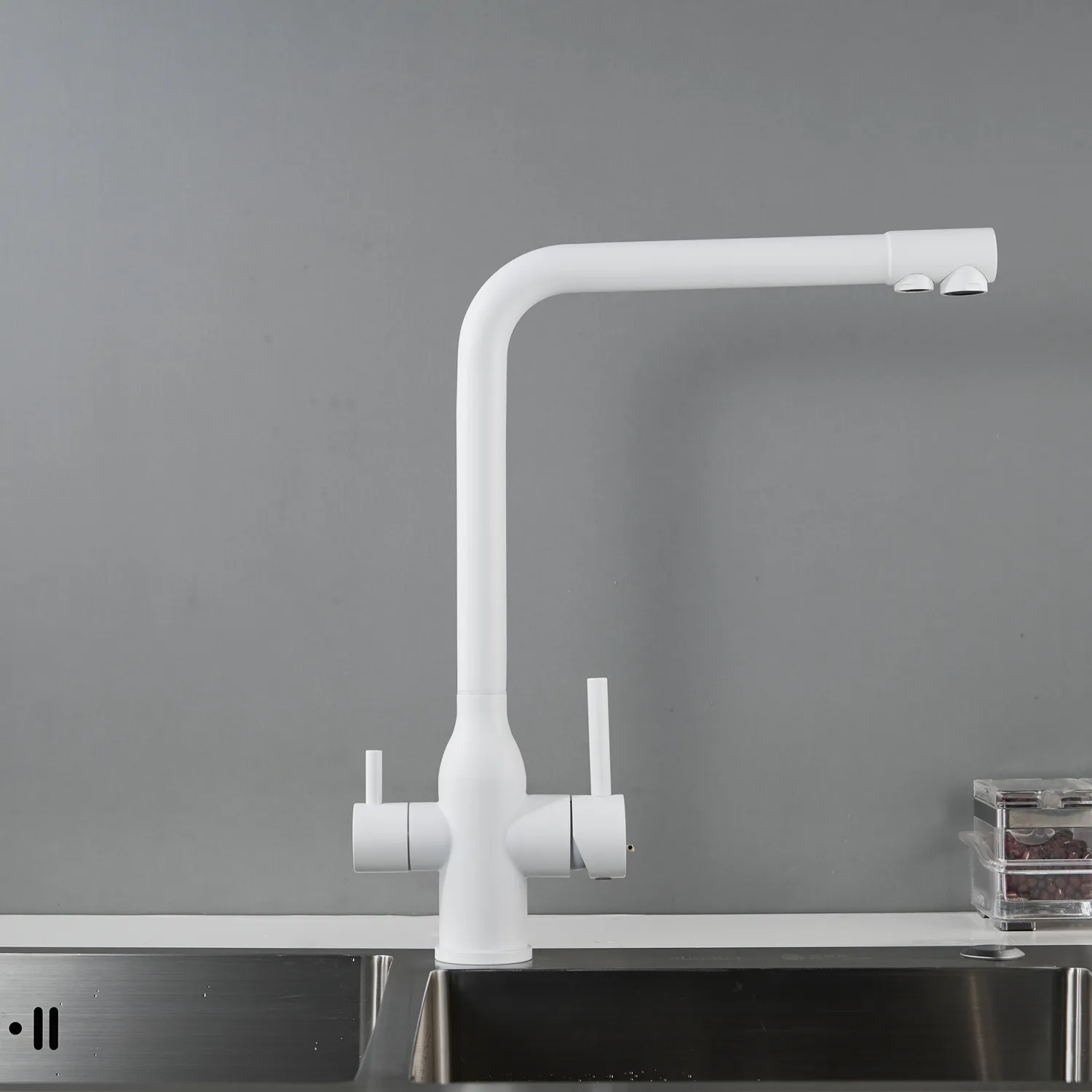 Смеситель для кухни с подключением фильтра Shevanik S248C, белый