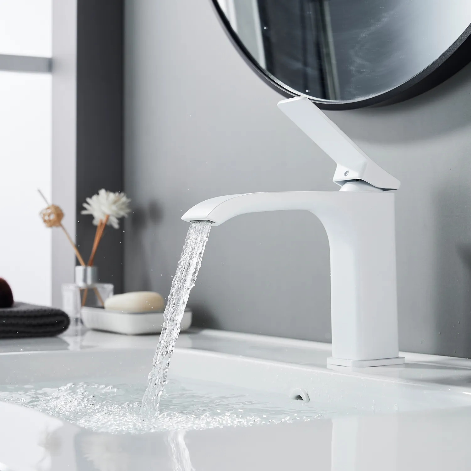 Смеситель для раковины Shevanik S4001C, белый