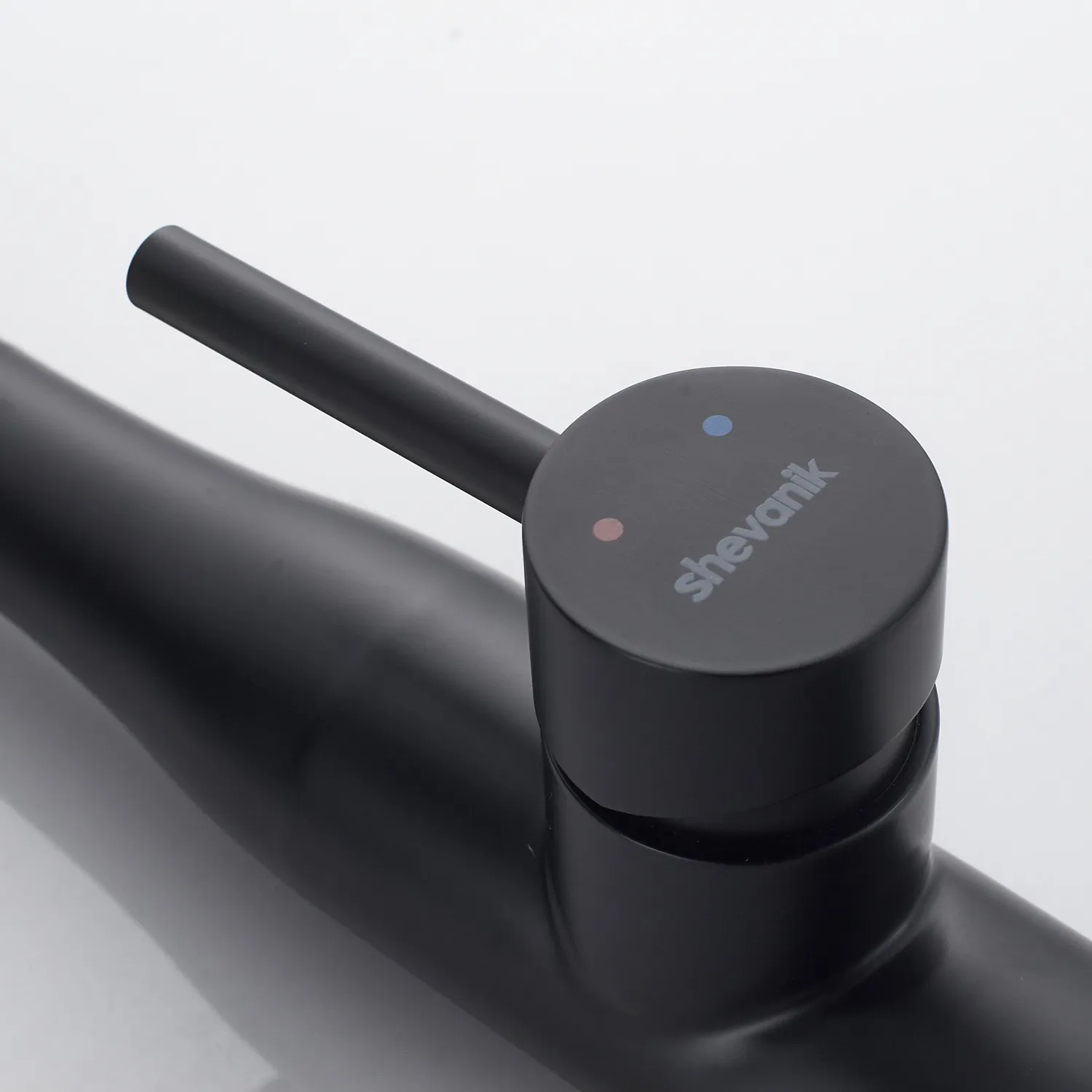 Смеситель для кухни с гибким изливом и режимом "душ" Shevanik S123H-3, черный