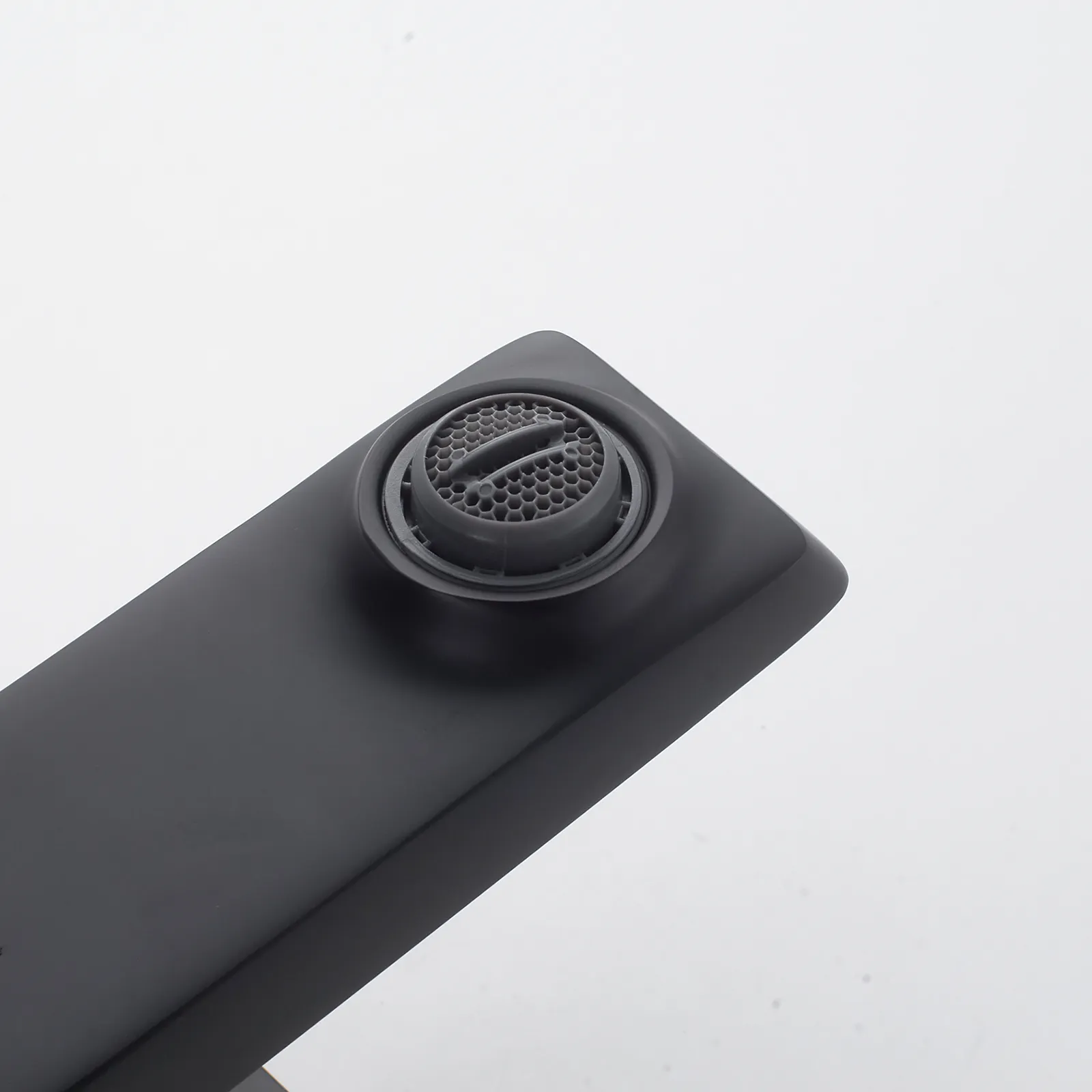 Смеситель для раковины Shevanik S4401H, черный