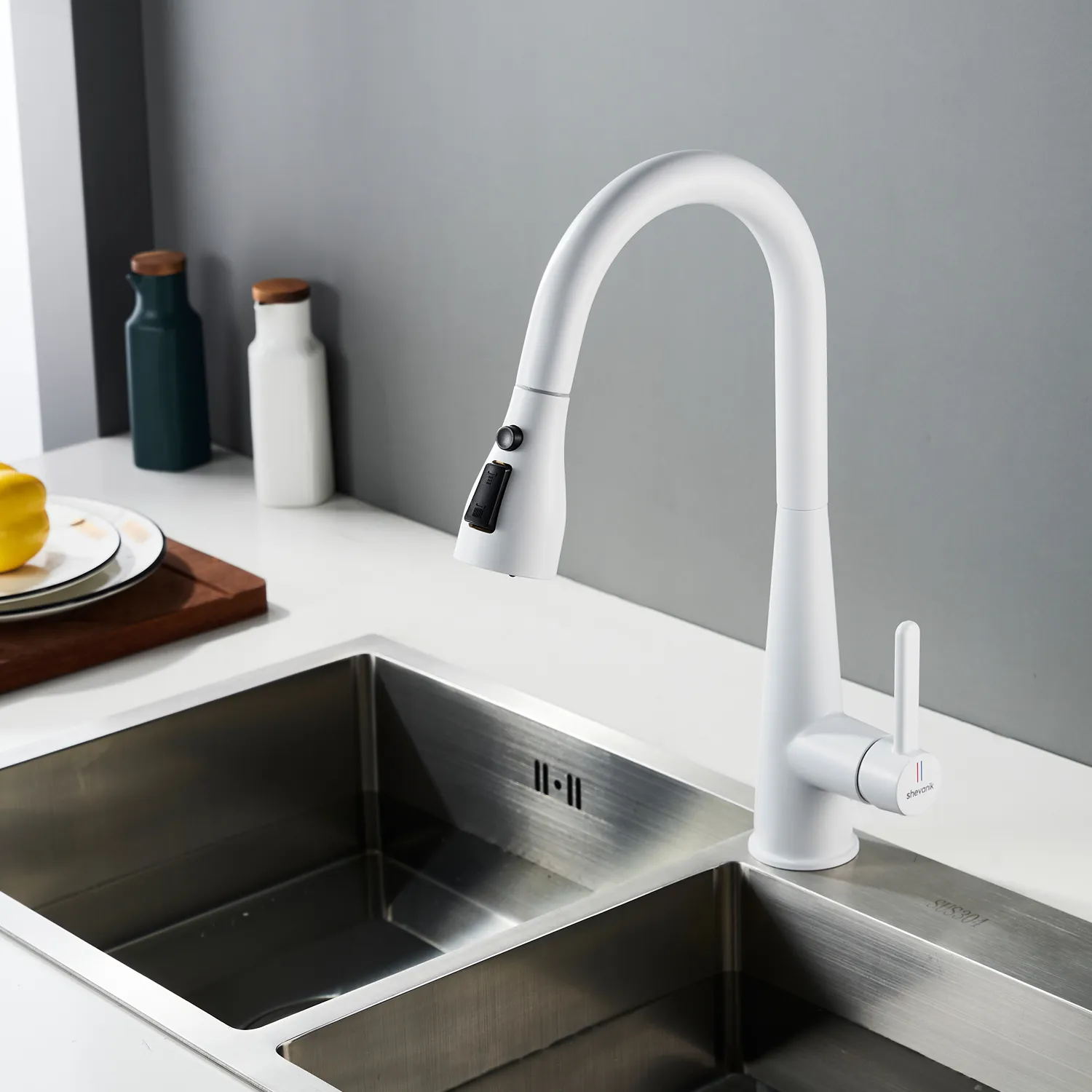 Смеситель для кухни с выдвижным изливом Shevanik S363C, белый