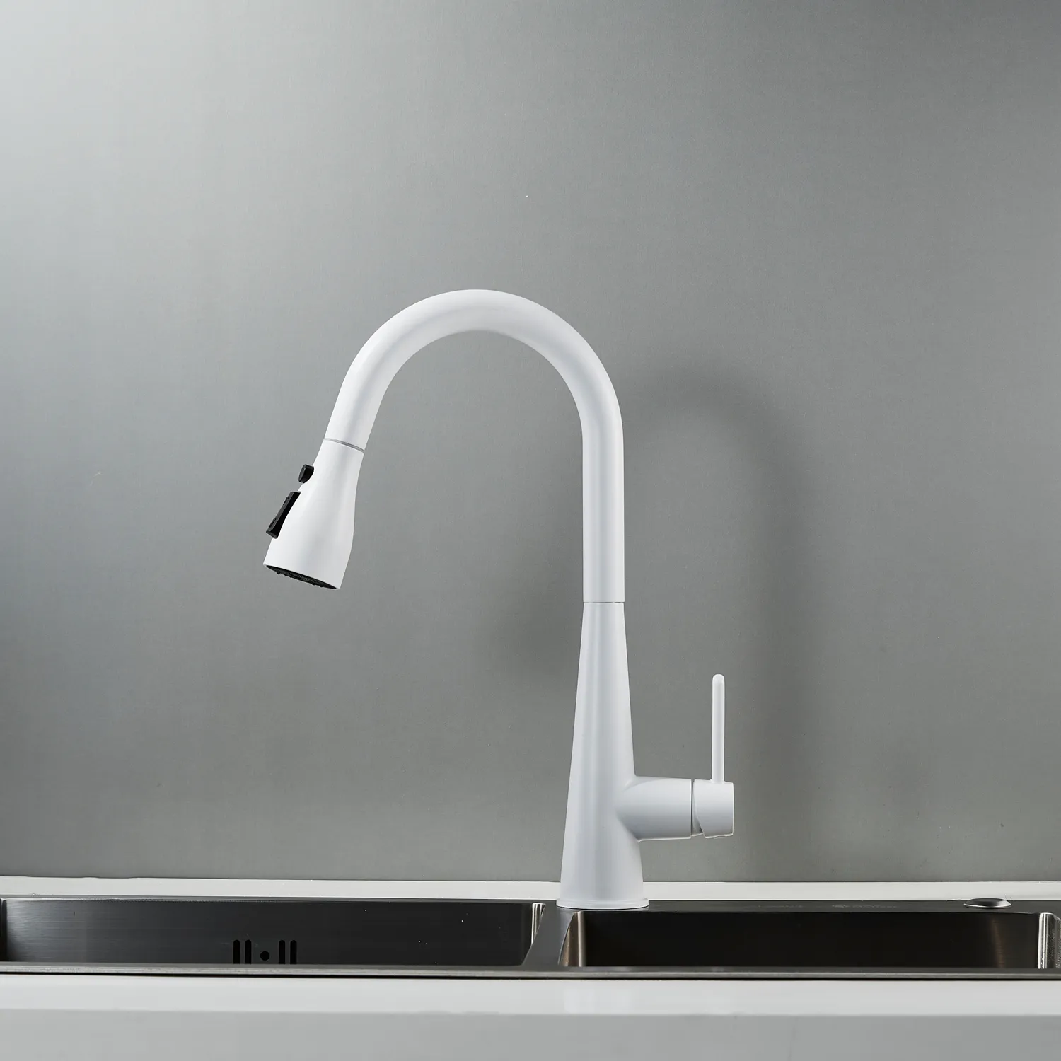 Смеситель для кухни с выдвижным изливом Shevanik S363C, белый