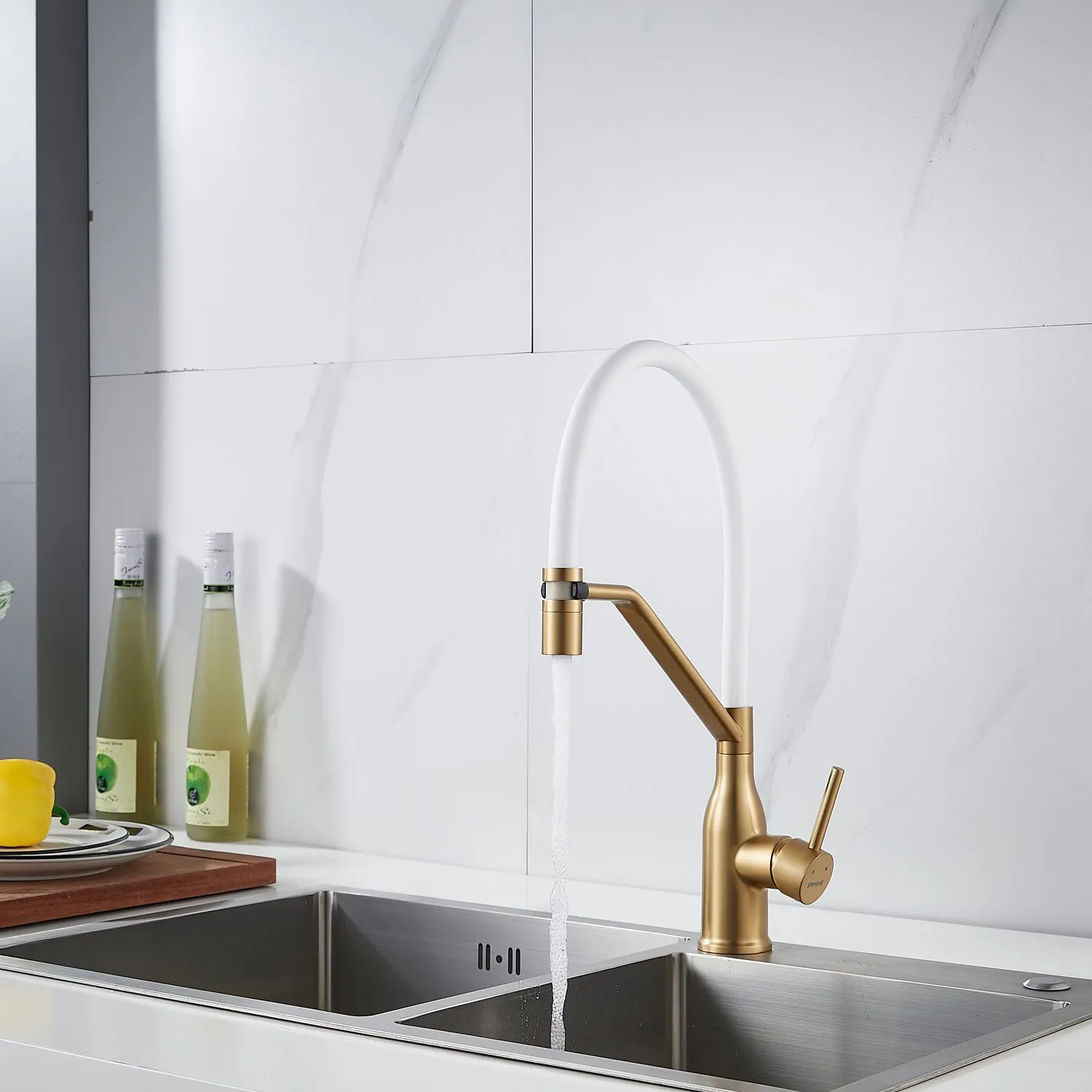 Смеситель для кухни с гибким изливом Shevanik S343G-1, золотой сатин