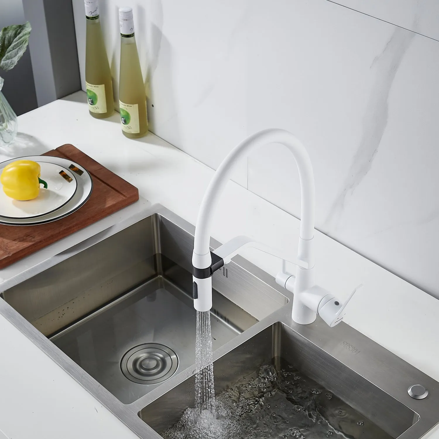 Смеситель для кухни с гибким изливом и подключением фильтра Shevanik S278C, белый