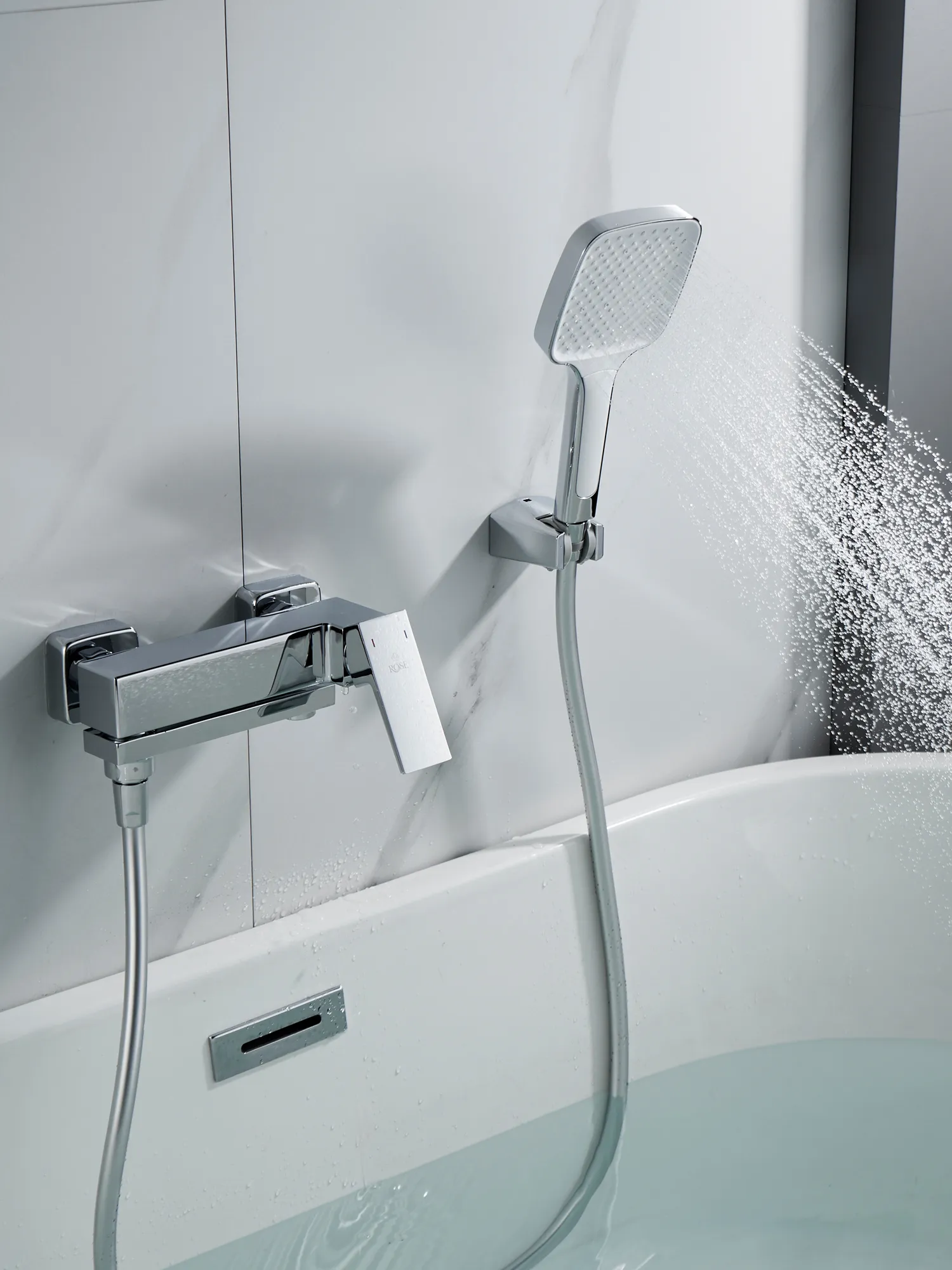 Смеситель для ванны Rose R2802, хром