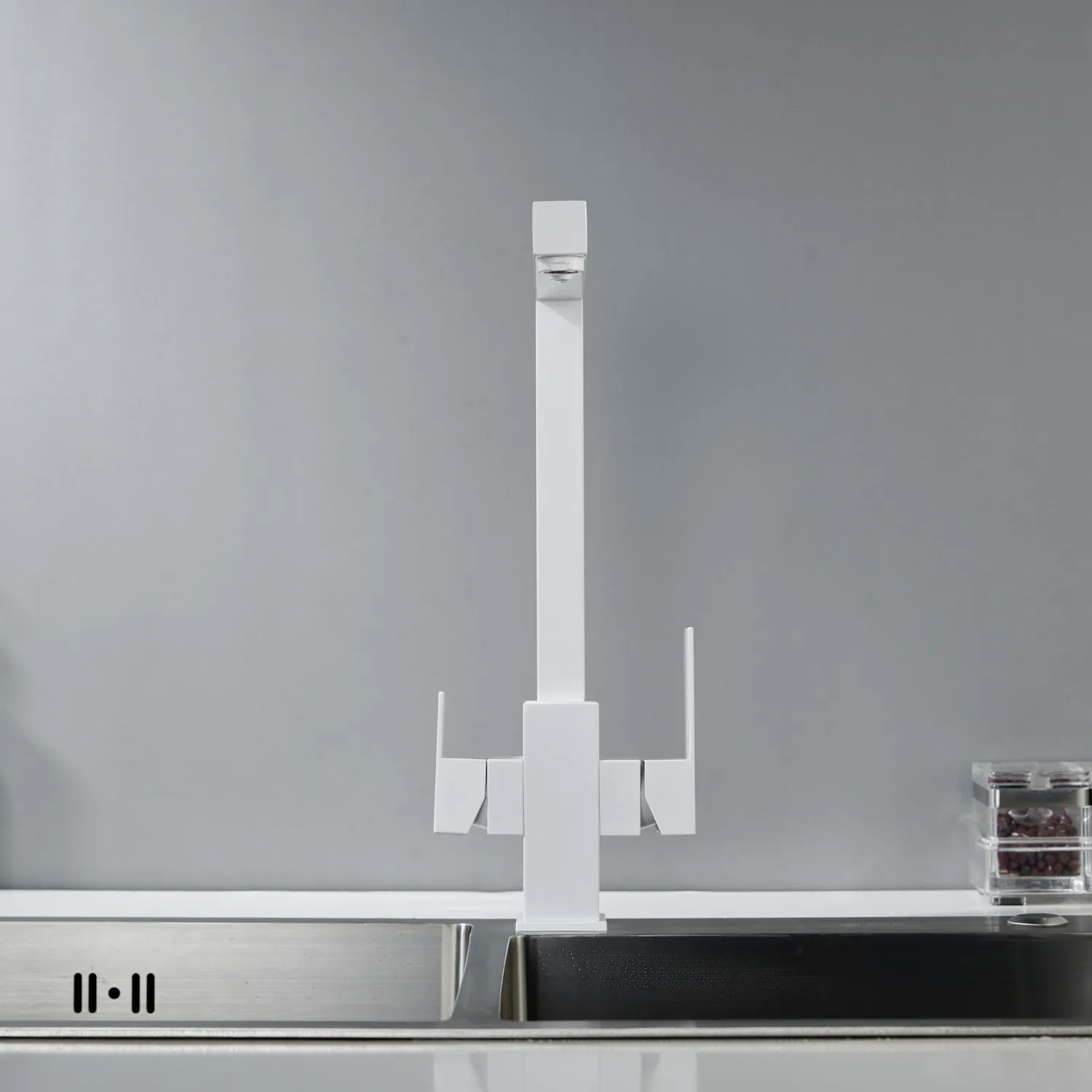 Смеситель для кухни с подключением фильтра Shevanik S148C, белый