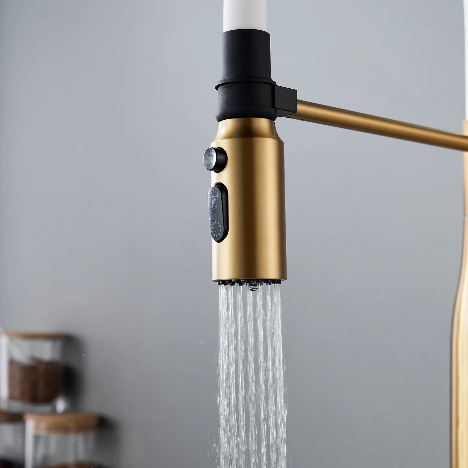 Смеситель для кухни с гибким изливом и режимом "душ" Shevanik S123G-1, золотой сатин