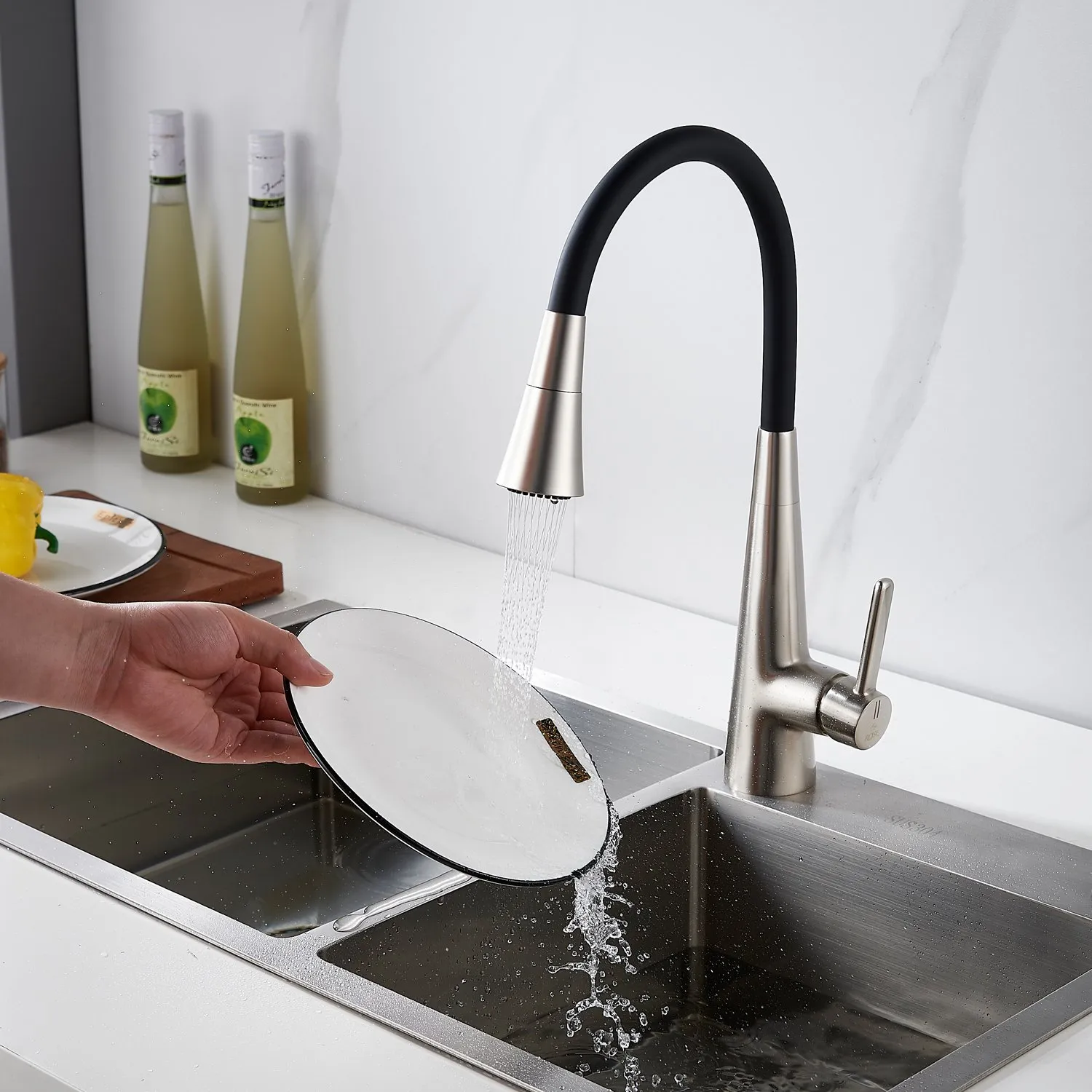 Смеситель для кухни с гибким изливом и режимом "душ" Rose R213L, сатин