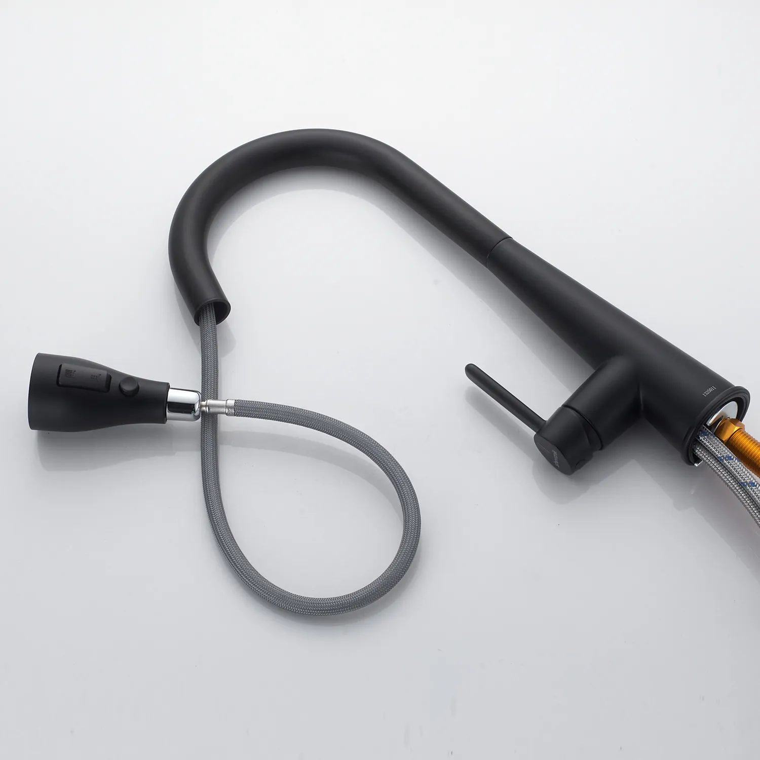 Смеситель для кухни с выдвижным изливом Shevanik S363H, черный