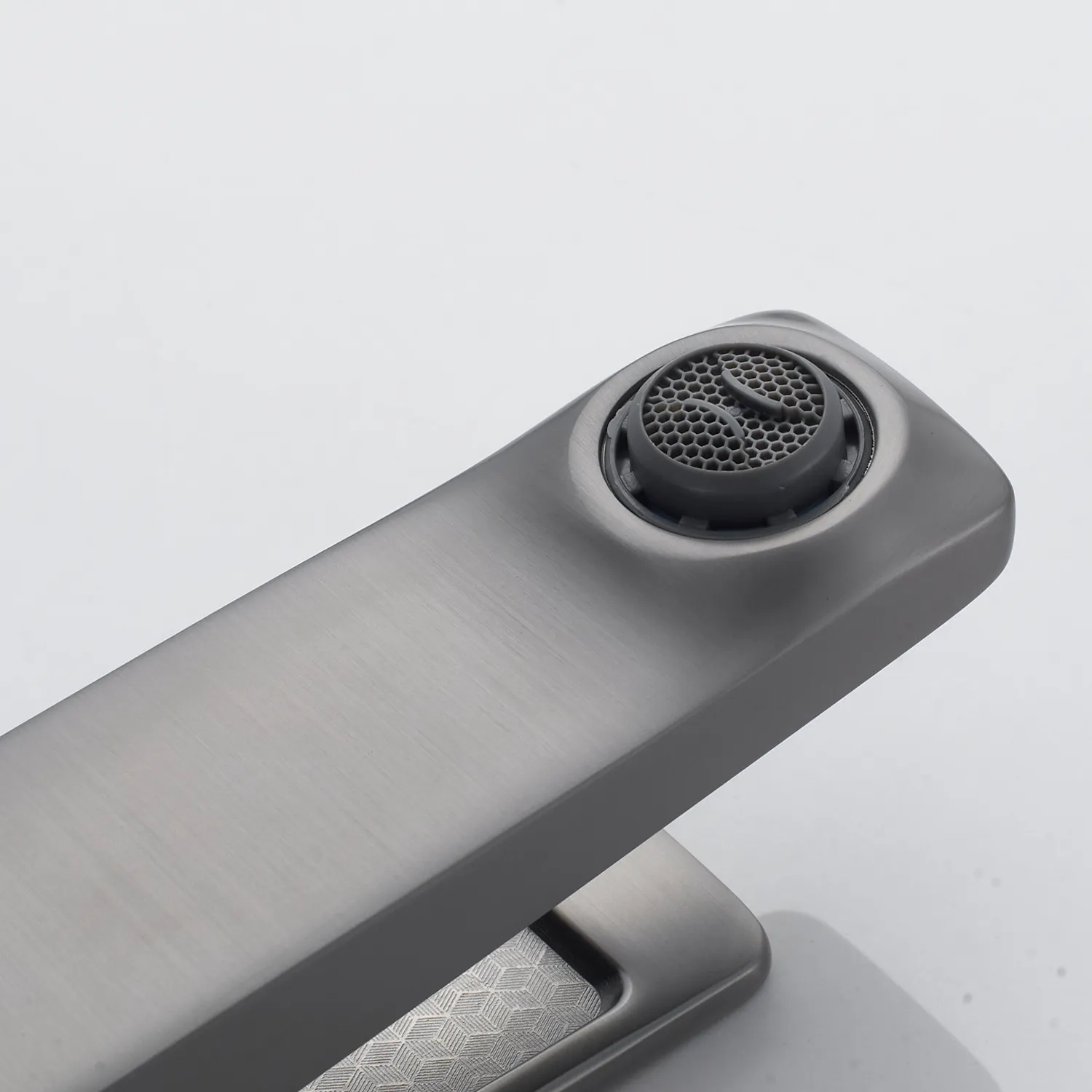 Смеситель для раковины Shevanik S4601T, оружейная сталь