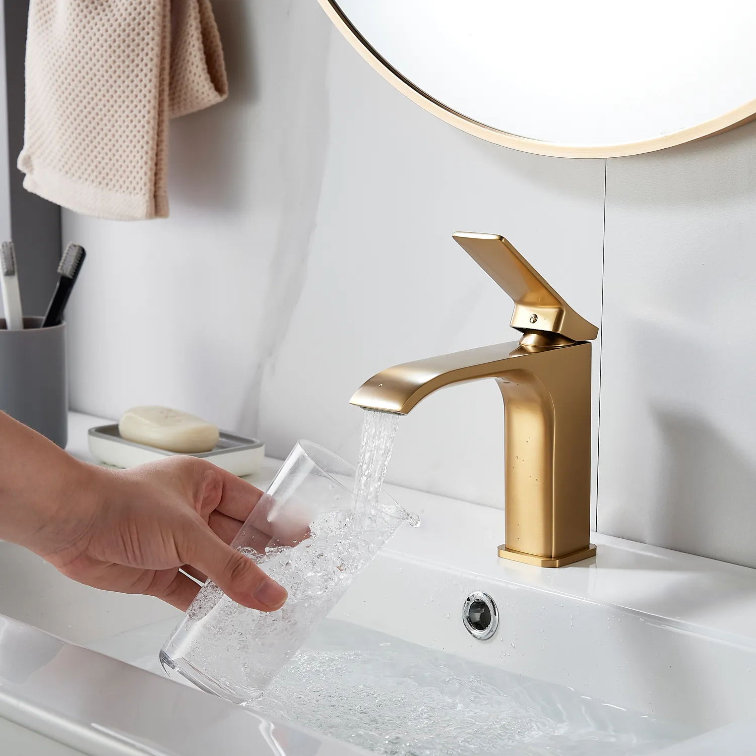 Смеситель для раковины Shevanik S4001G, золотой сатин