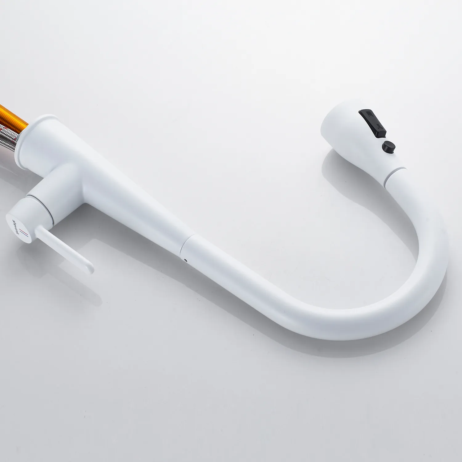 Смеситель для кухни с выдвижным изливом Shevanik S363C, белый