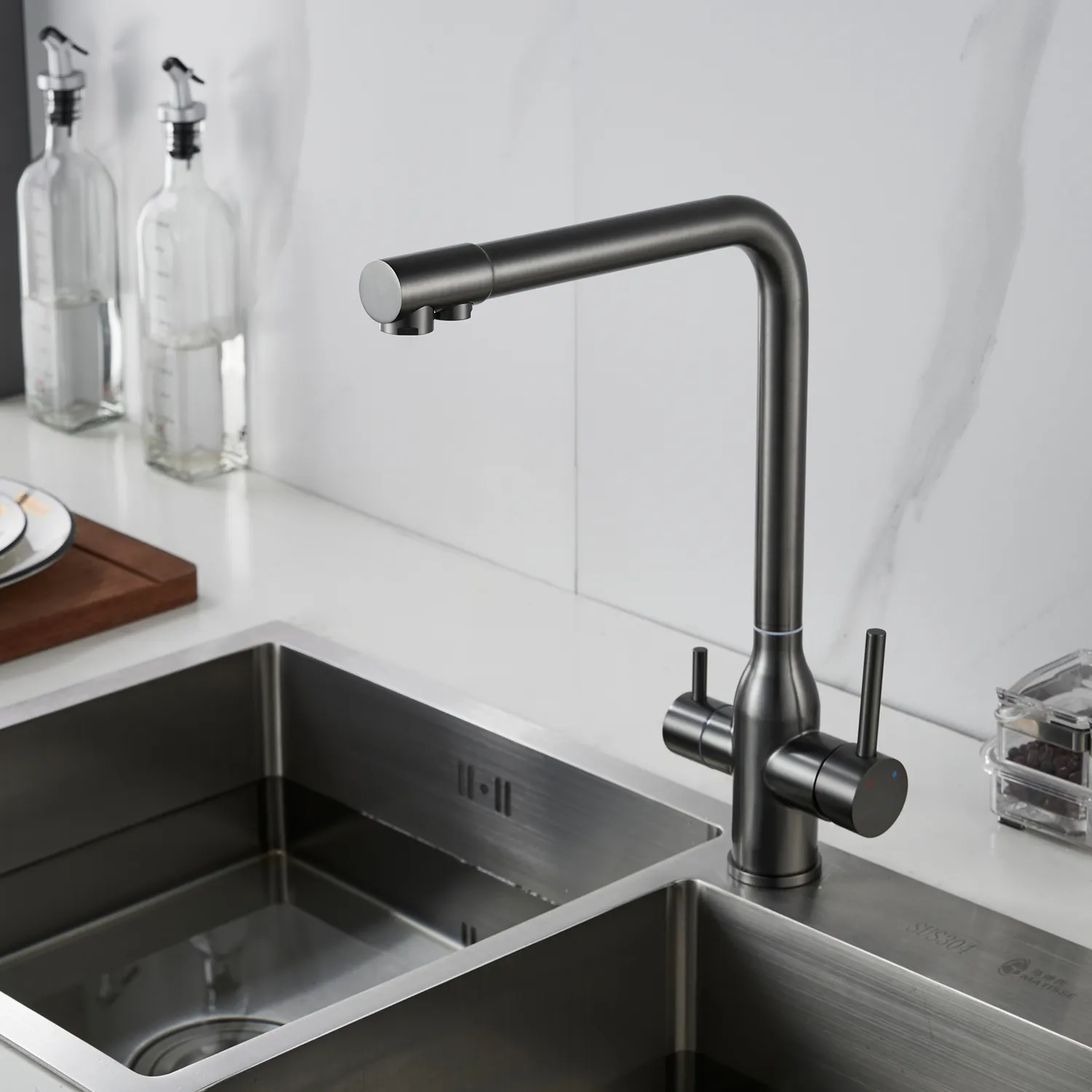 Смеситель для кухни с подключением фильтра Shevanik S248T, оружейная сталь