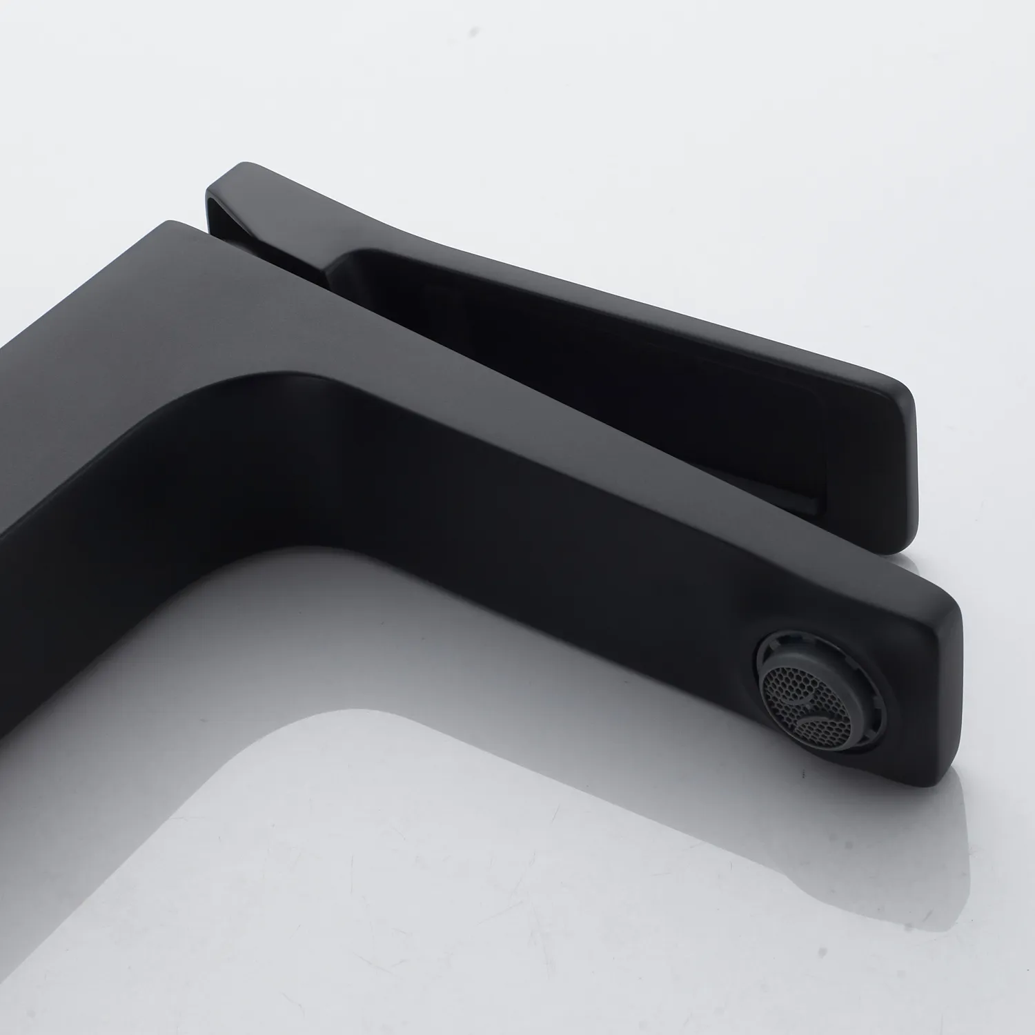 Смеситель для раковины Shevanik S4601H, черный