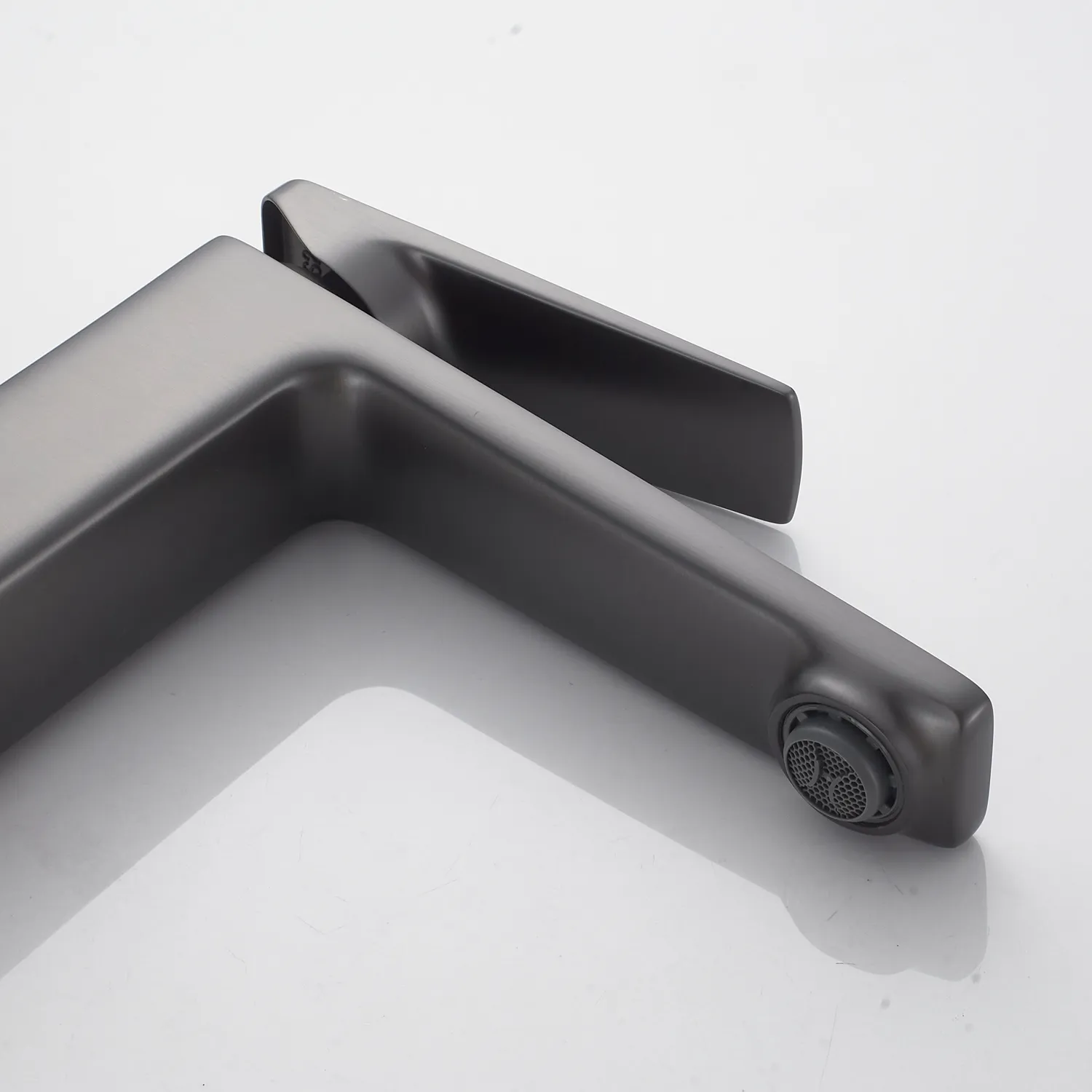 Смеситель для раковины Shevanik S8901T-1, оружейная сталь