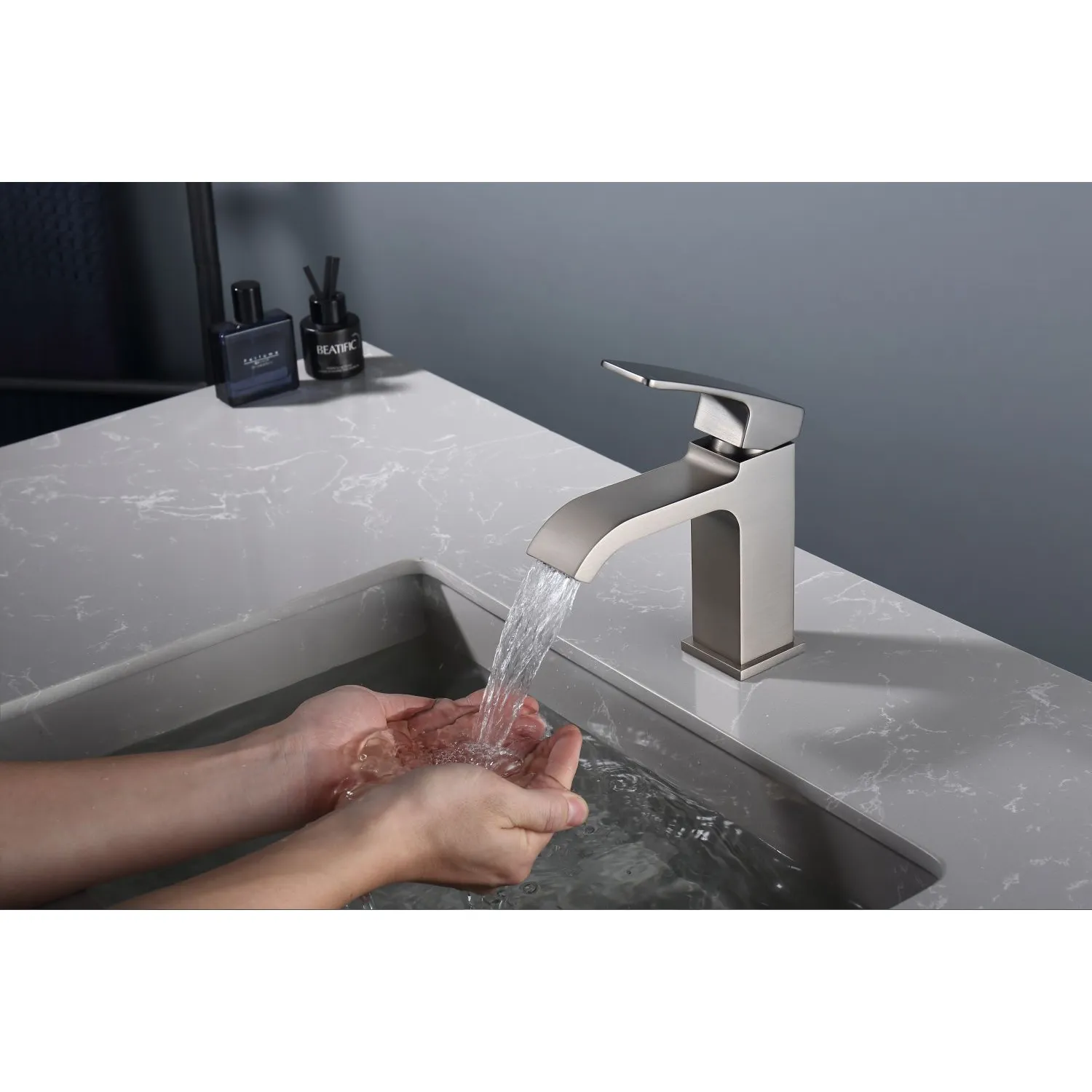 Смеситель Raglo для умывальника (R02.10.09)