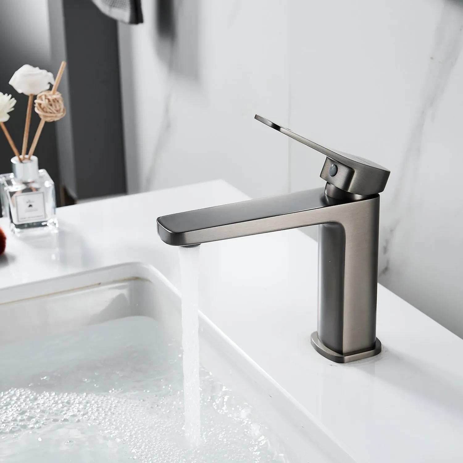 Смеситель для раковины Shevanik S9901T, оружейная сталь