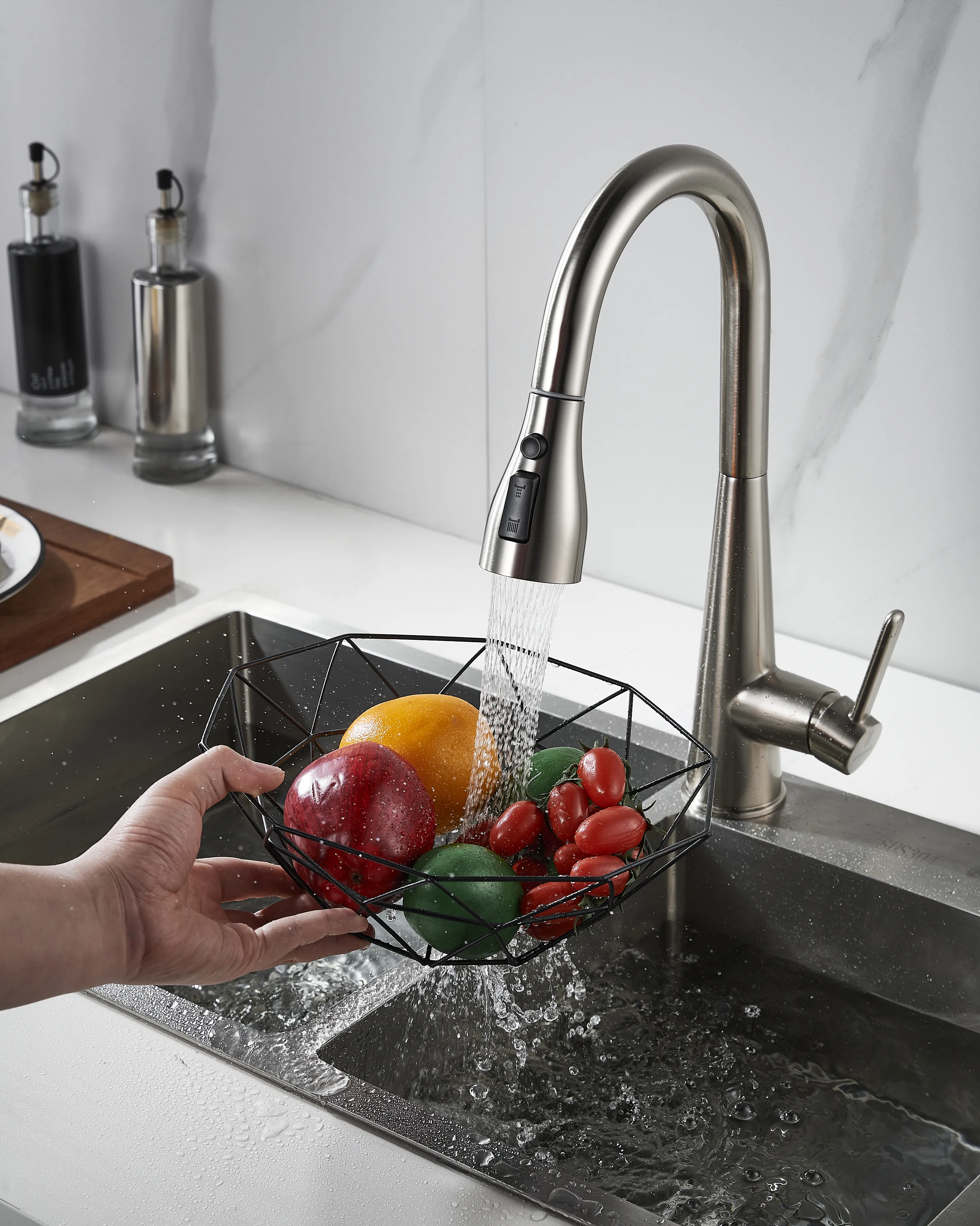 Смеситель для кухни с выдвижным изливом Shevanik S363L, сатин