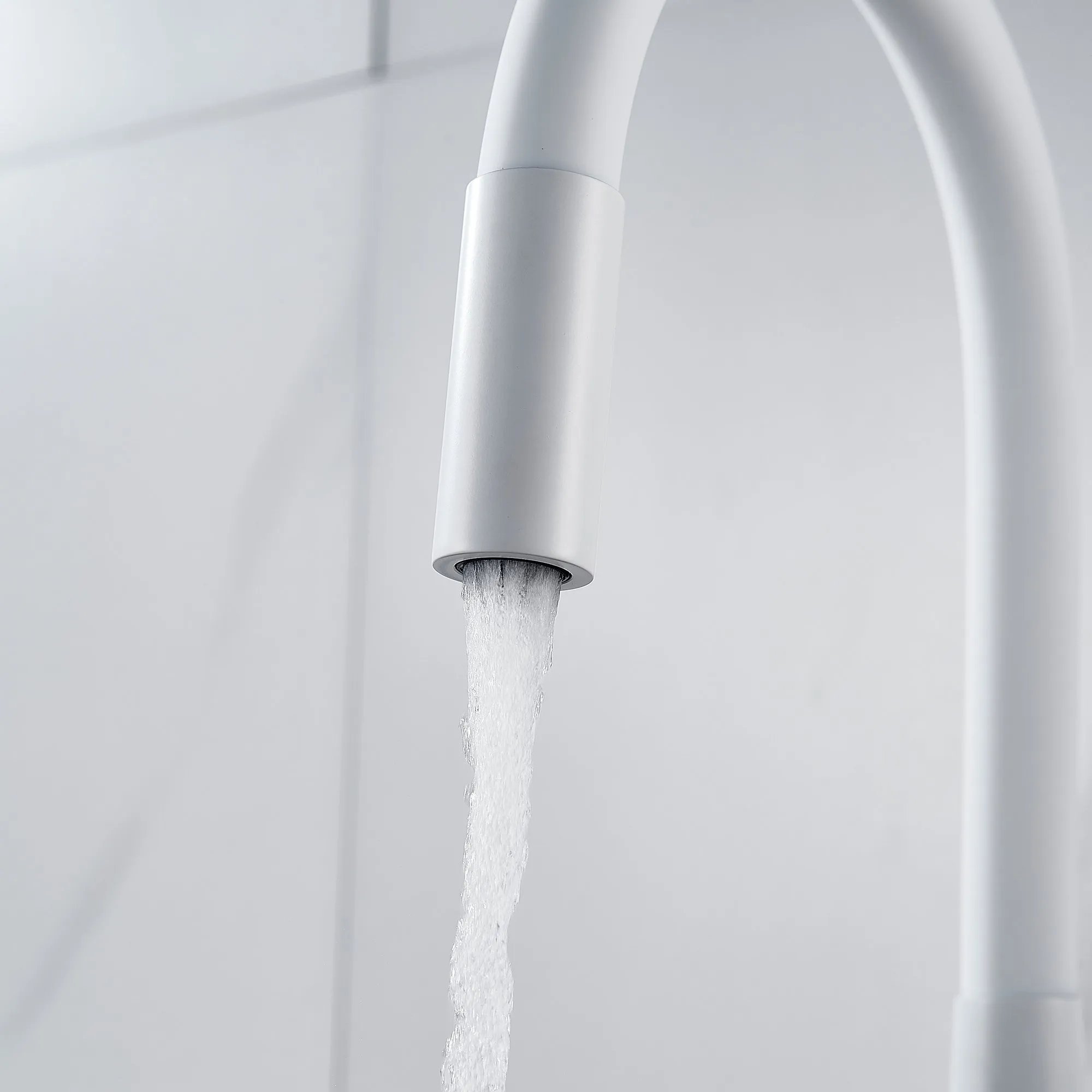 Смеситель для кухни с гибким изливом и подключением фильтра Shevanik S668C, белый