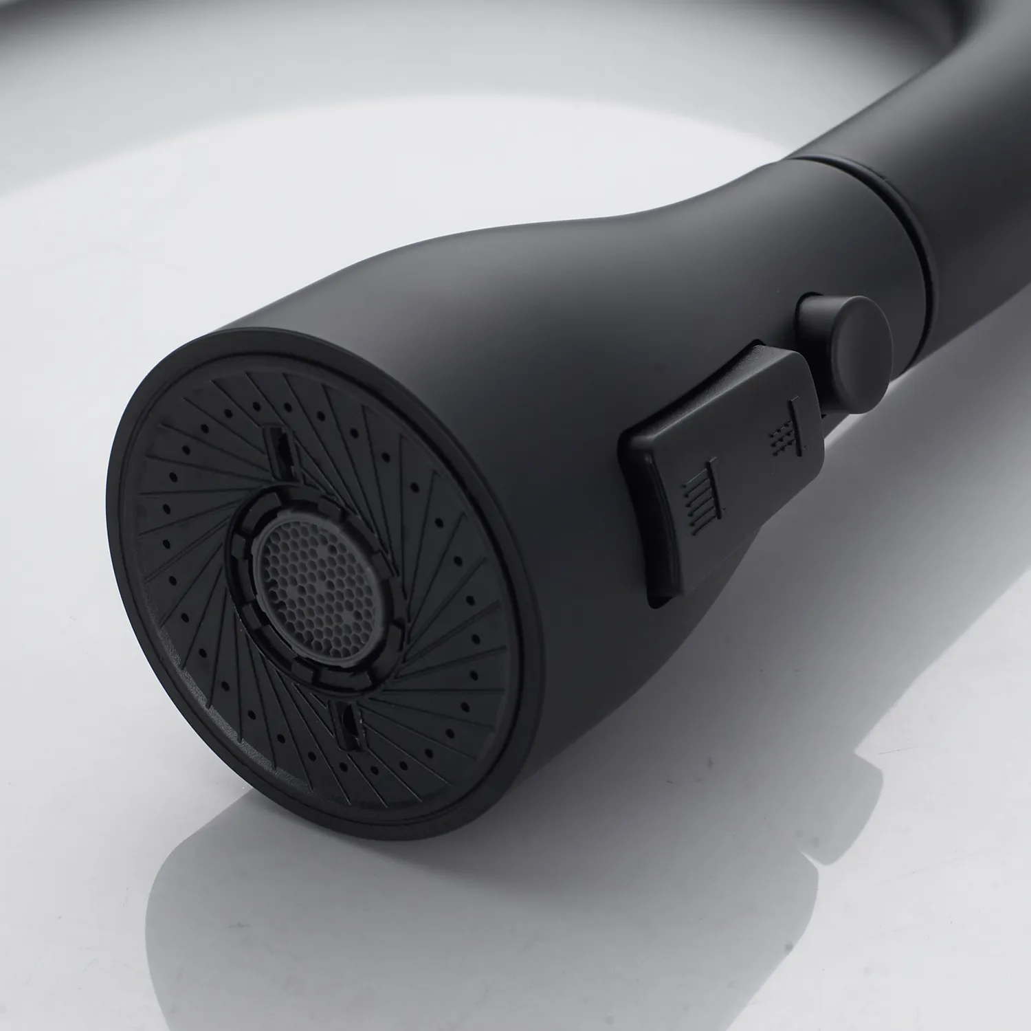 Смеситель для кухни с выдвижным изливом Shevanik S363H, черный