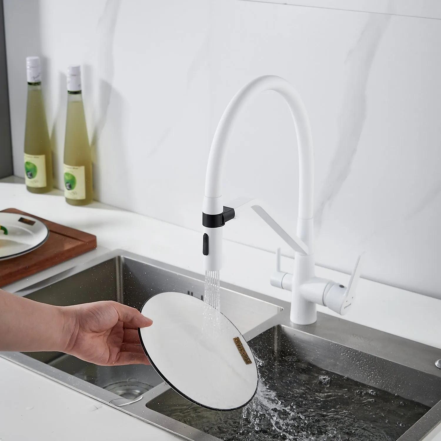 Смеситель для кухни с гибким изливом и подключением фильтра Shevanik S278C, белый