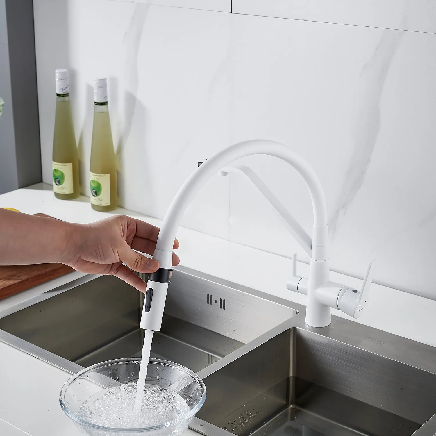 Смеситель для кухни с гибким изливом и подключением фильтра Shevanik S278C, белый