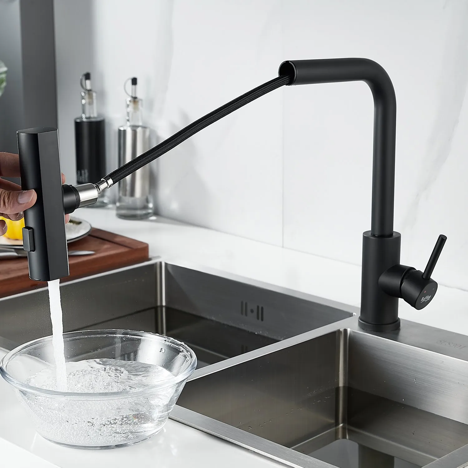 Смеситель для кухни с мультифункциональным изливом Raffine F203H, черный